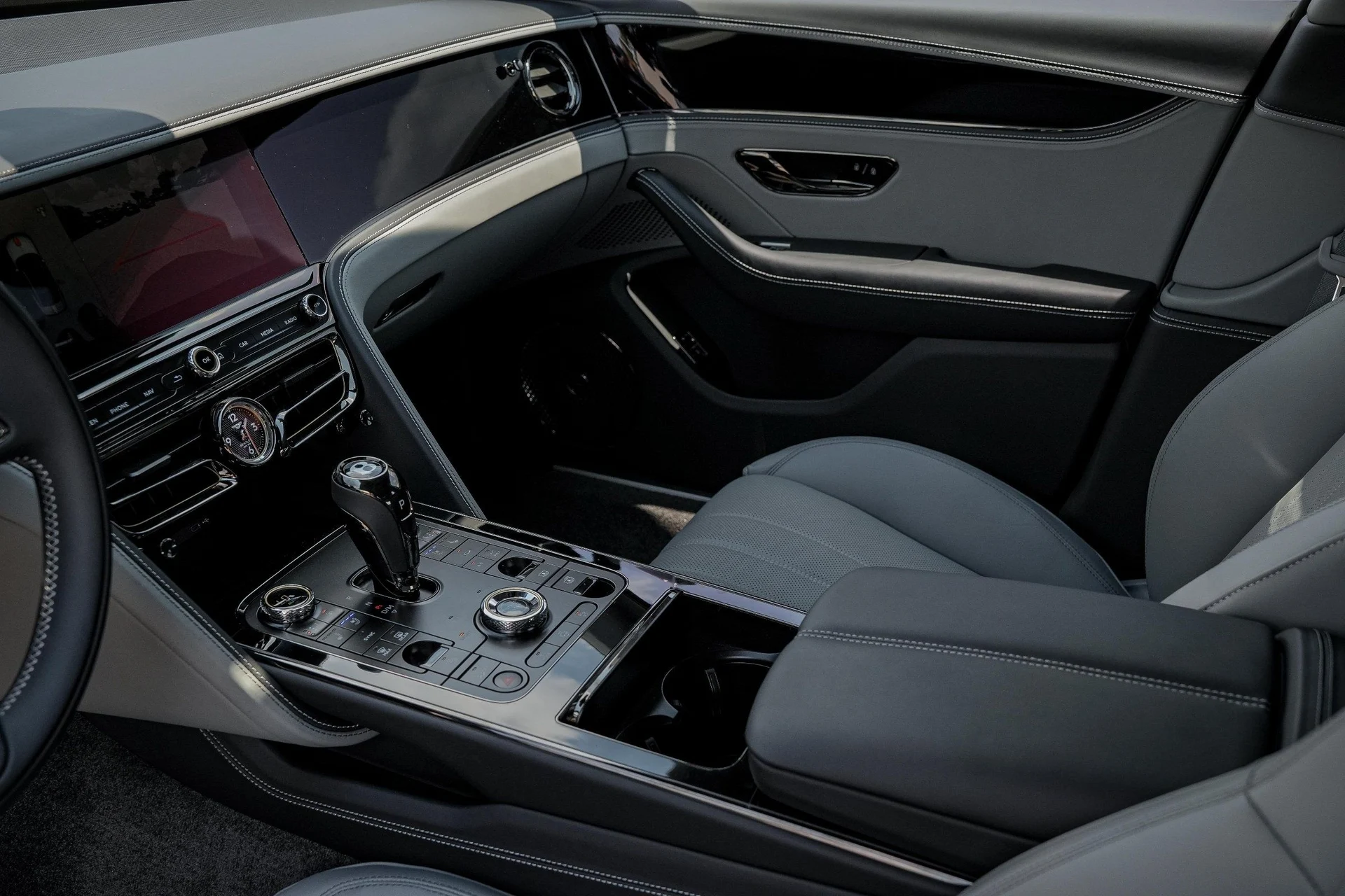 mph017_2871805725_Hi_Tech_Luxury_Imports_LLC_SCBBP_6_ZGXSC_023023_image_17_78948c8b13