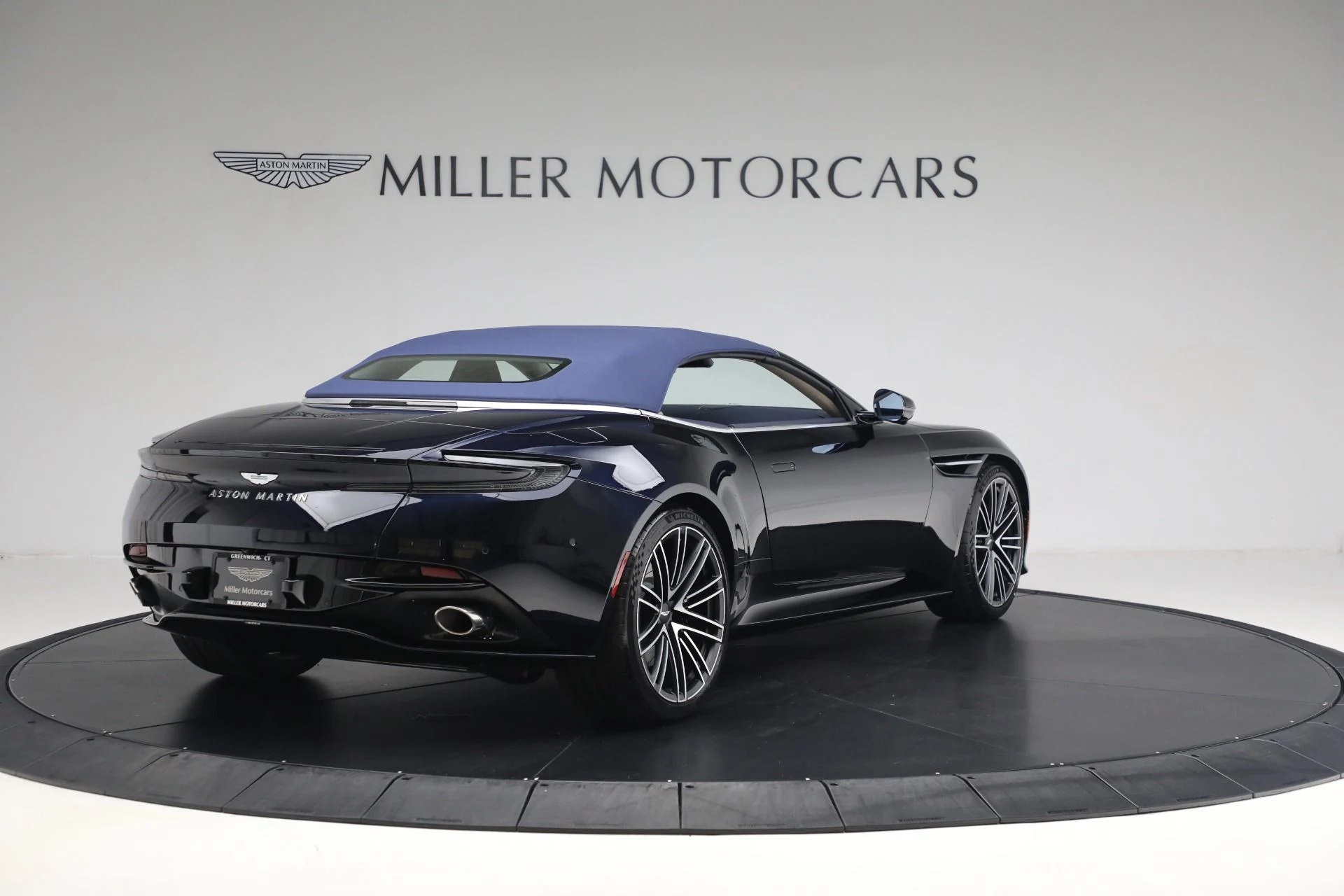 mph017_2887816971_New_2025_Aston_Martin_DB_12_Volante_7c1cf9d1e3