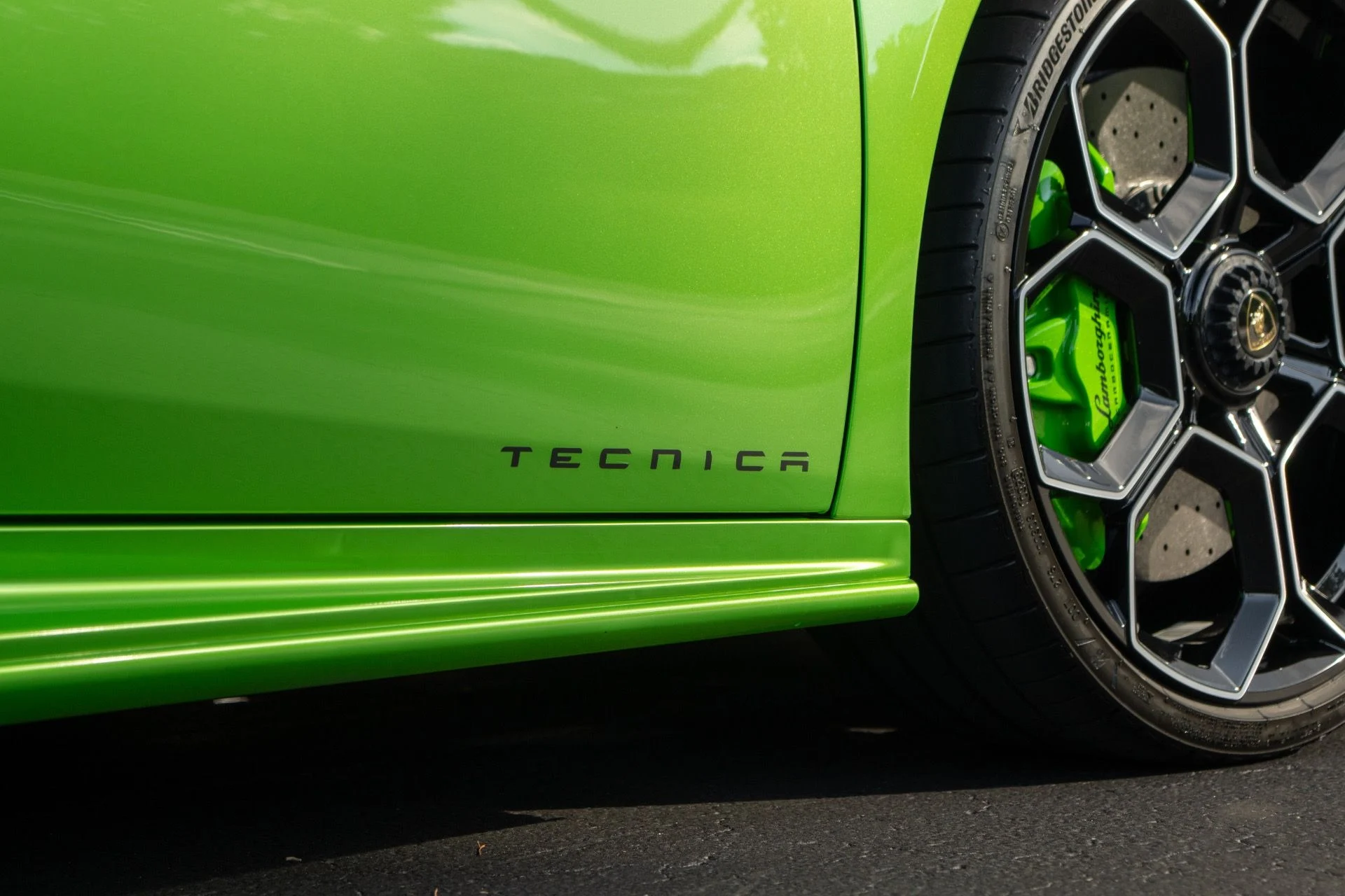 mph017_2888694486_Used_2023_Lamborghini_Huracan_Tecnica_1761058582_02de51a02d