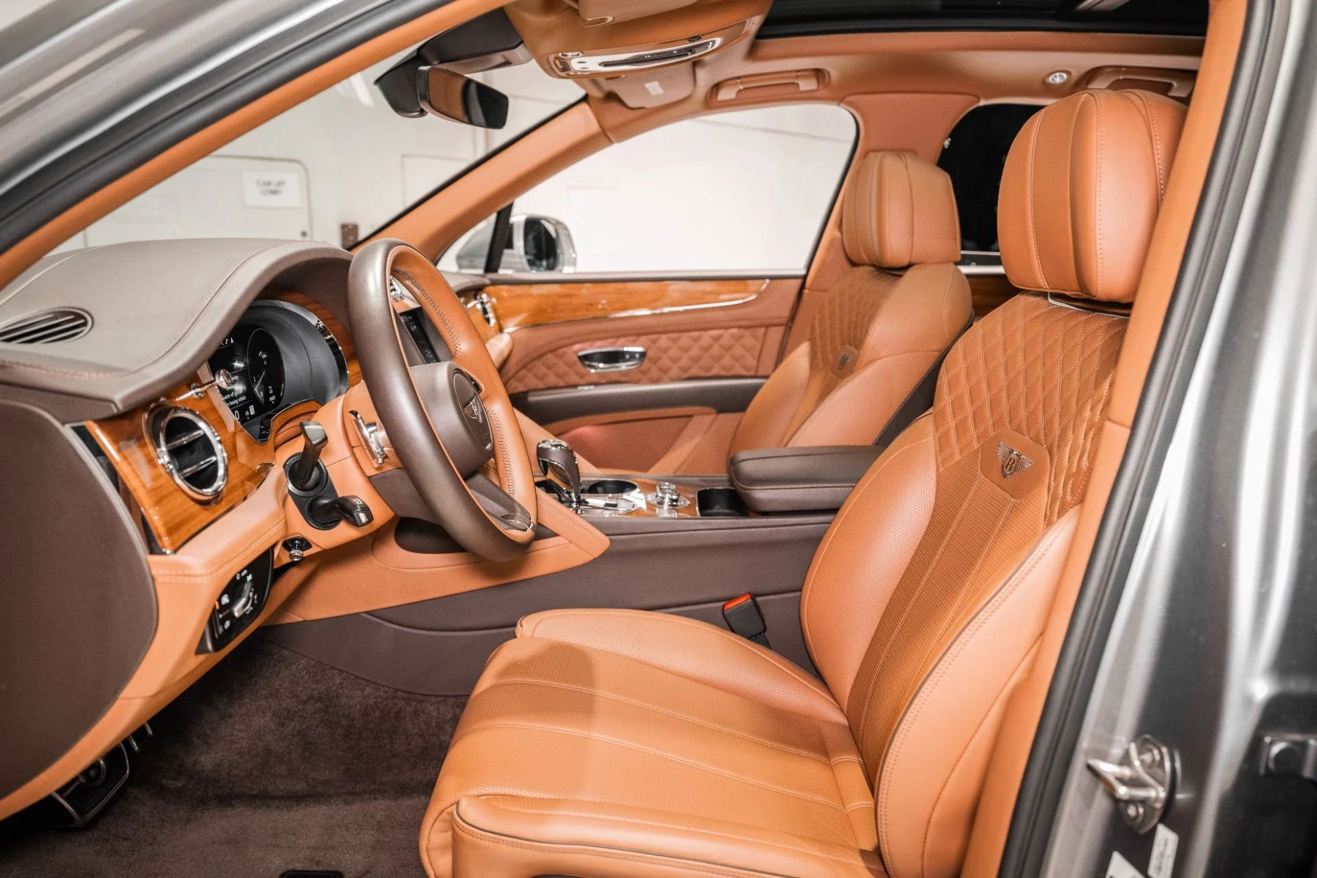 mph017_289224793_Used_2022_Bentley_Bentayga_V8_1792247814_818ddf4991