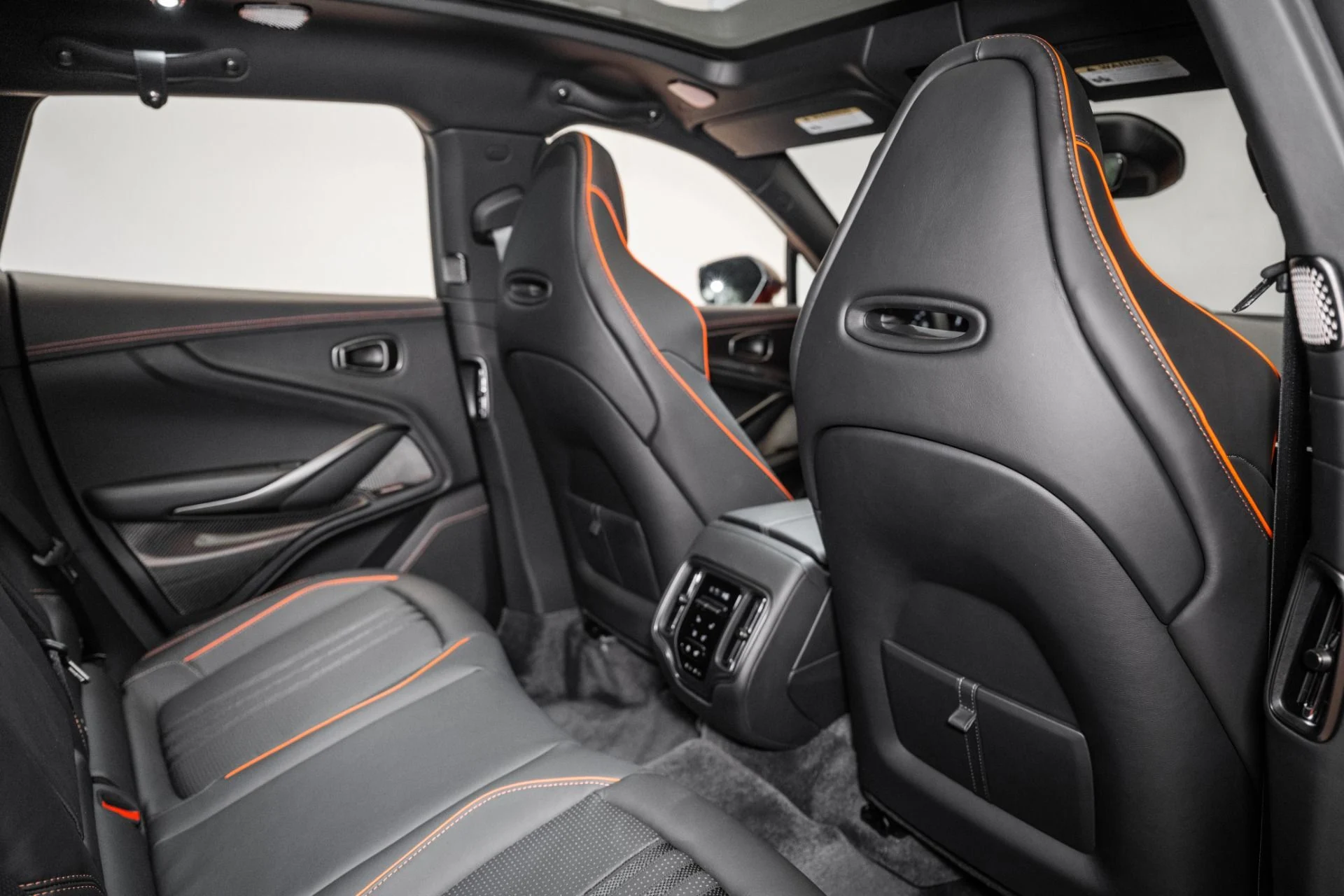 mph017_290713962_Used_2025_Aston_Martin_DBX_707_1748959342_4f5fc94aff