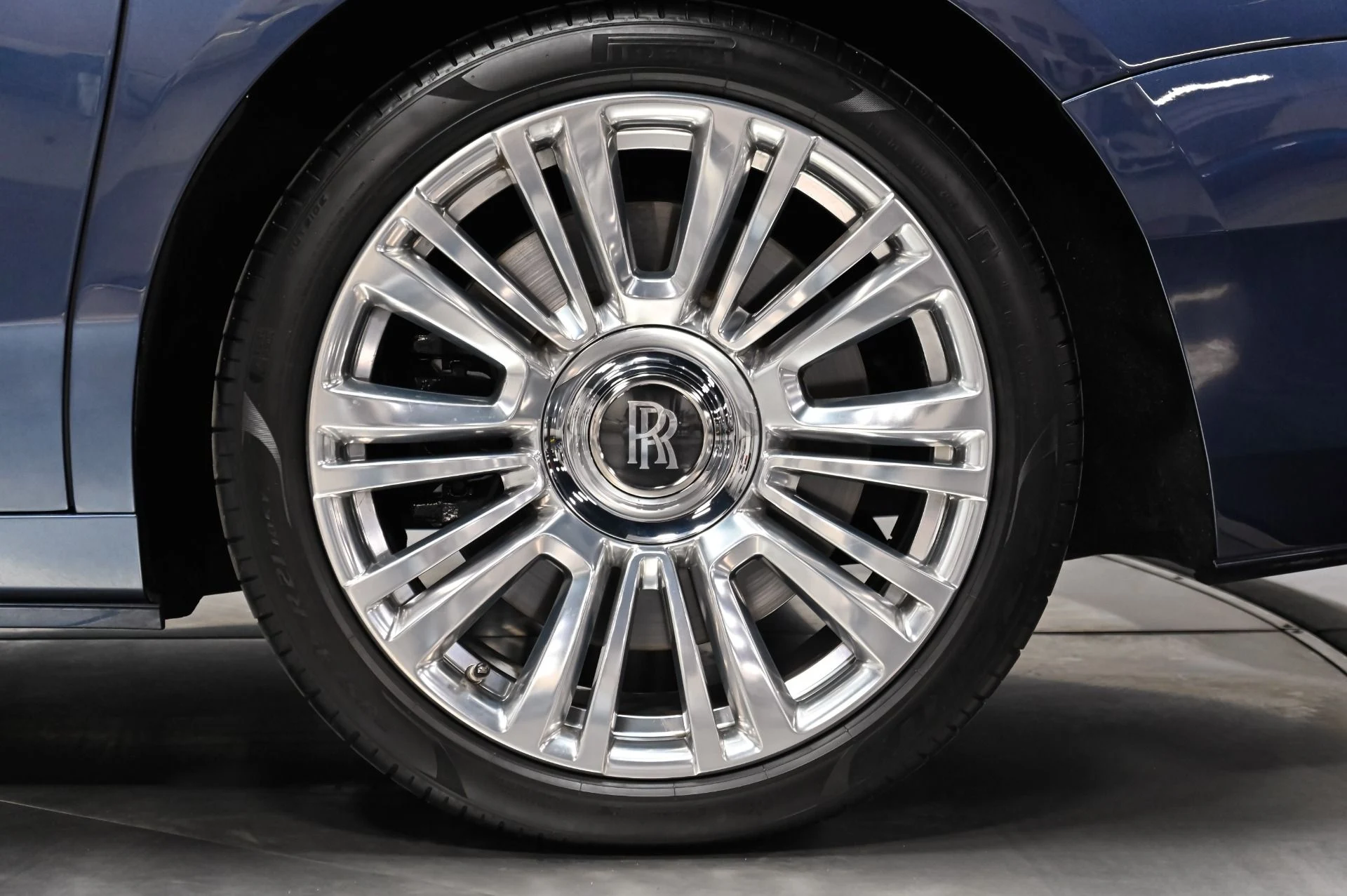 mph017_2923251272_Used_2021_Rolls_Royce_Ghost_Base_1788893132_5ba0577b67