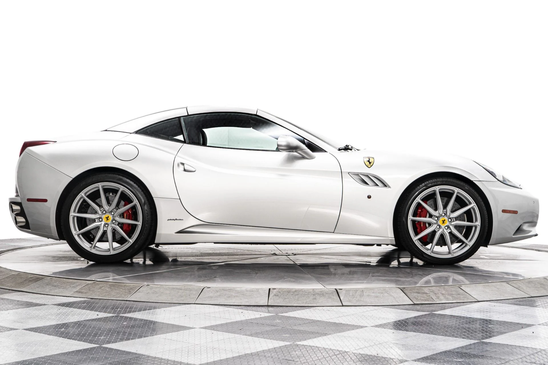 mph017_2929831878_Used_2013_Ferrari_California_1756329432_bb6f0df219