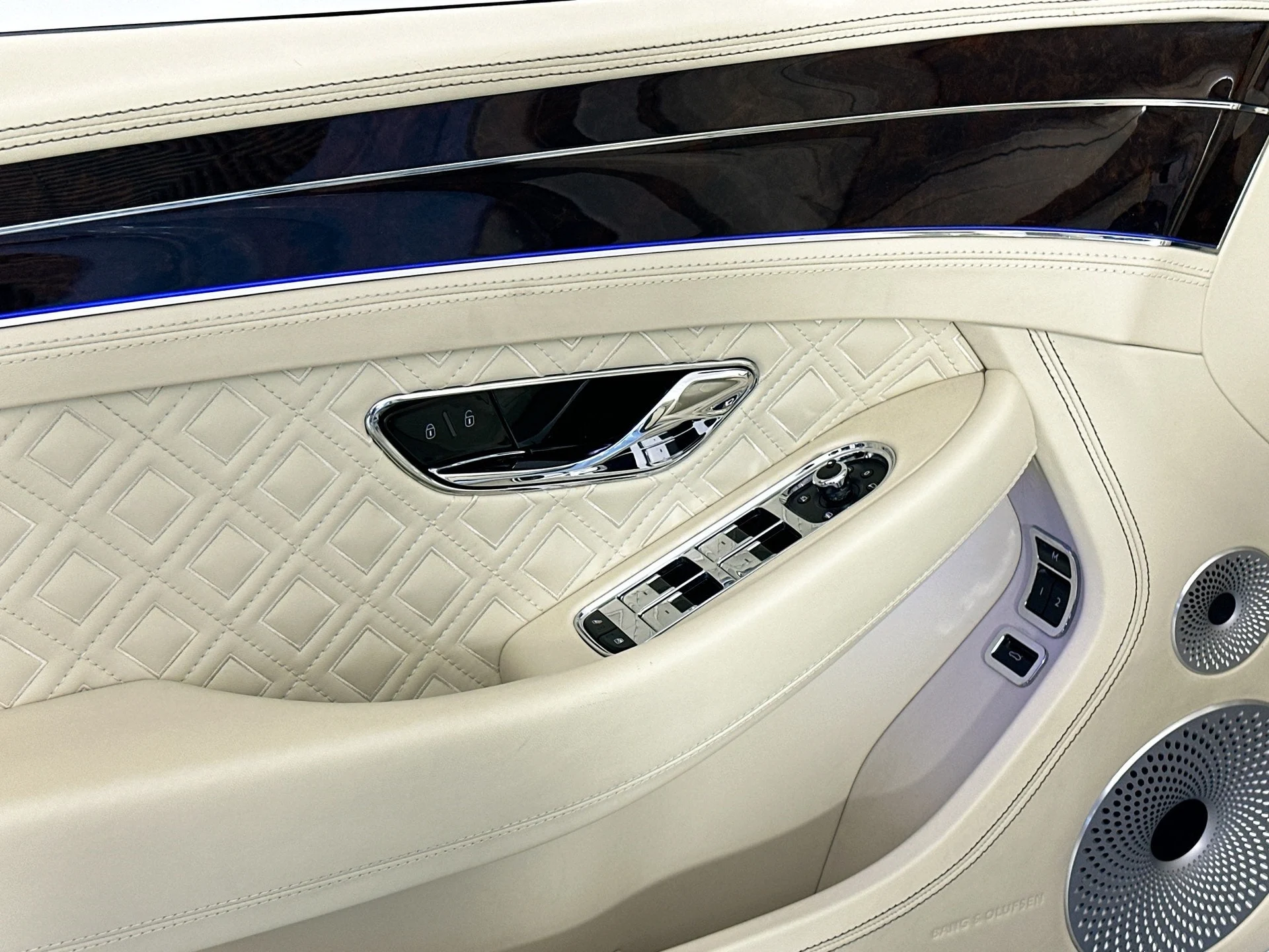 mph017_2964287348_18_b519a83f8c