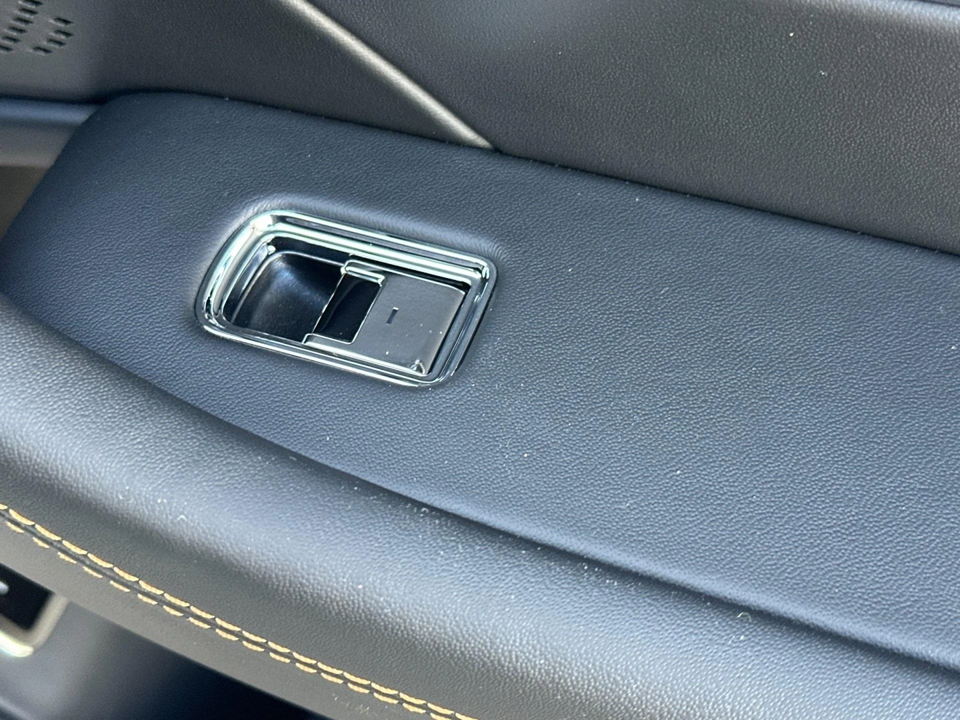 mph017_2970397004_New_2026_Bentley_Flying_Spur_1771602776_2a0d5800fd