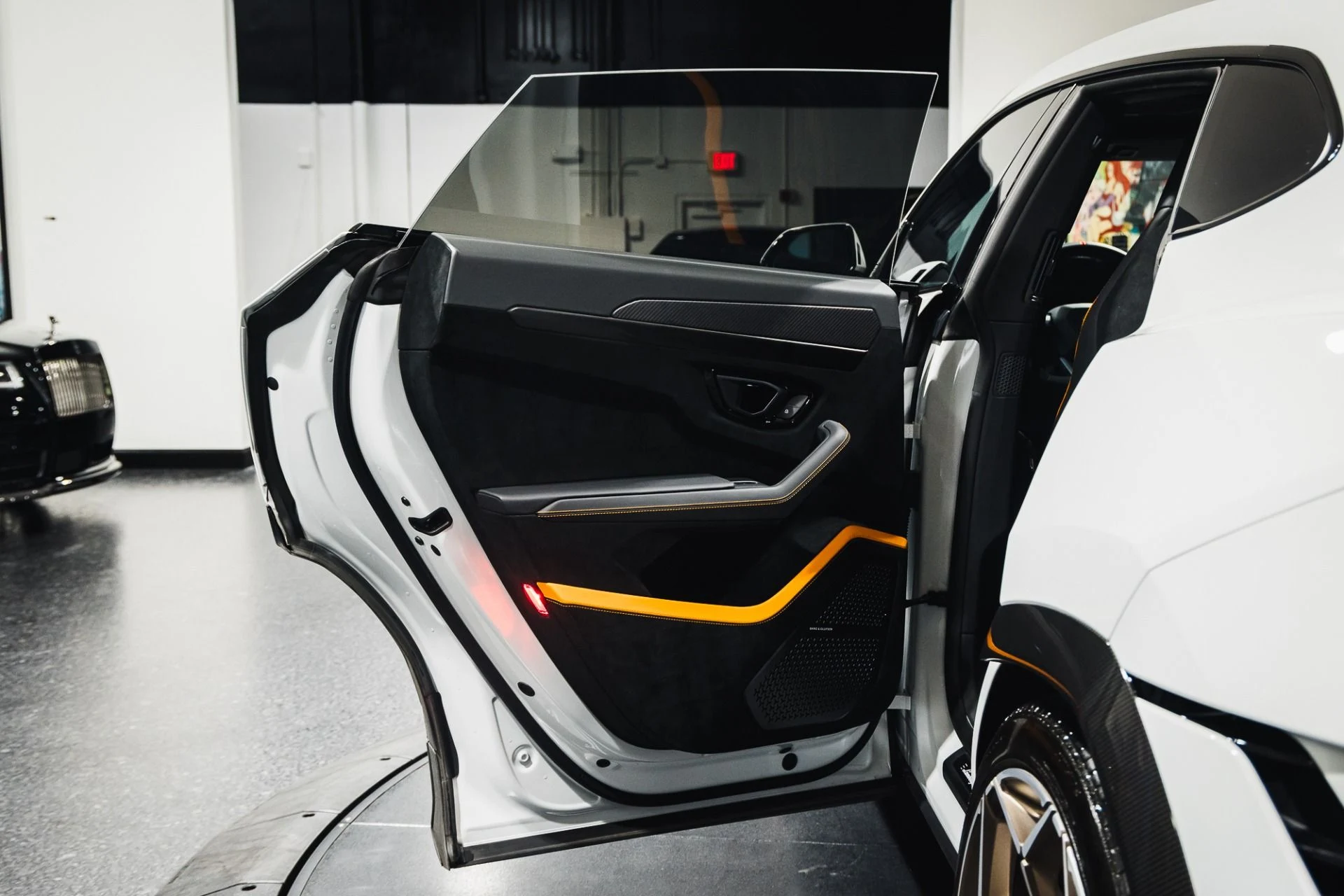 mph017_2978118341_Used_2023_Lamborghini_Urus_Performante_1775866917_84c38cdfdd