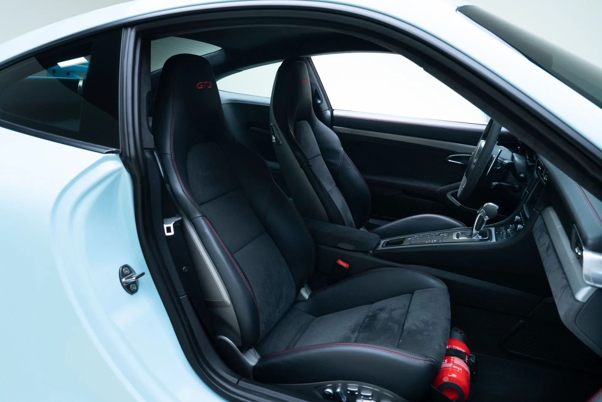 mph017_2980658216_Used_2015_Porsche_911_GT_3_1774894986_0a93ef2e43