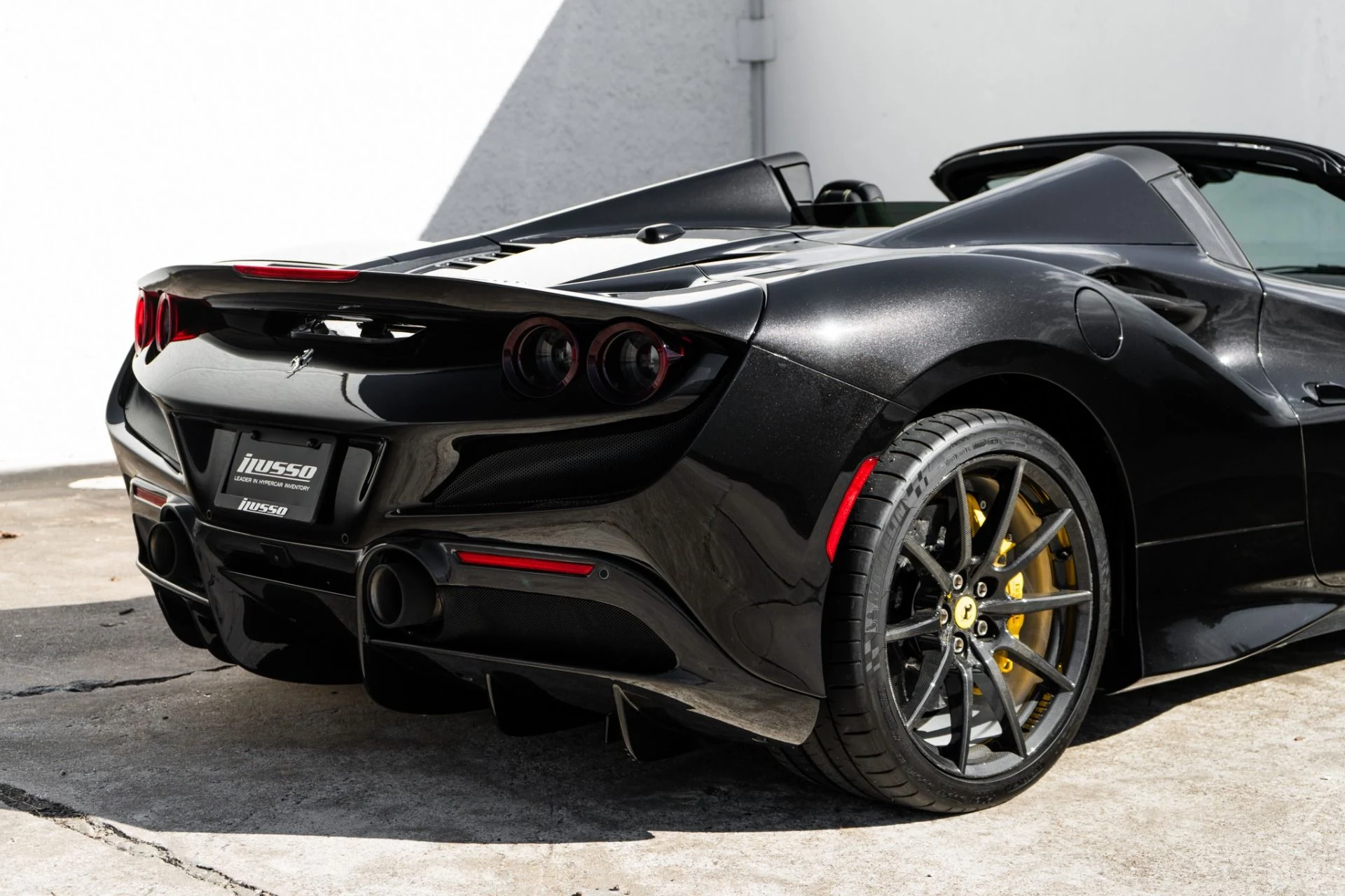 mph017_2983960053_Used_2022_Ferrari_F8_Spider_1791584435_d0d799b74e