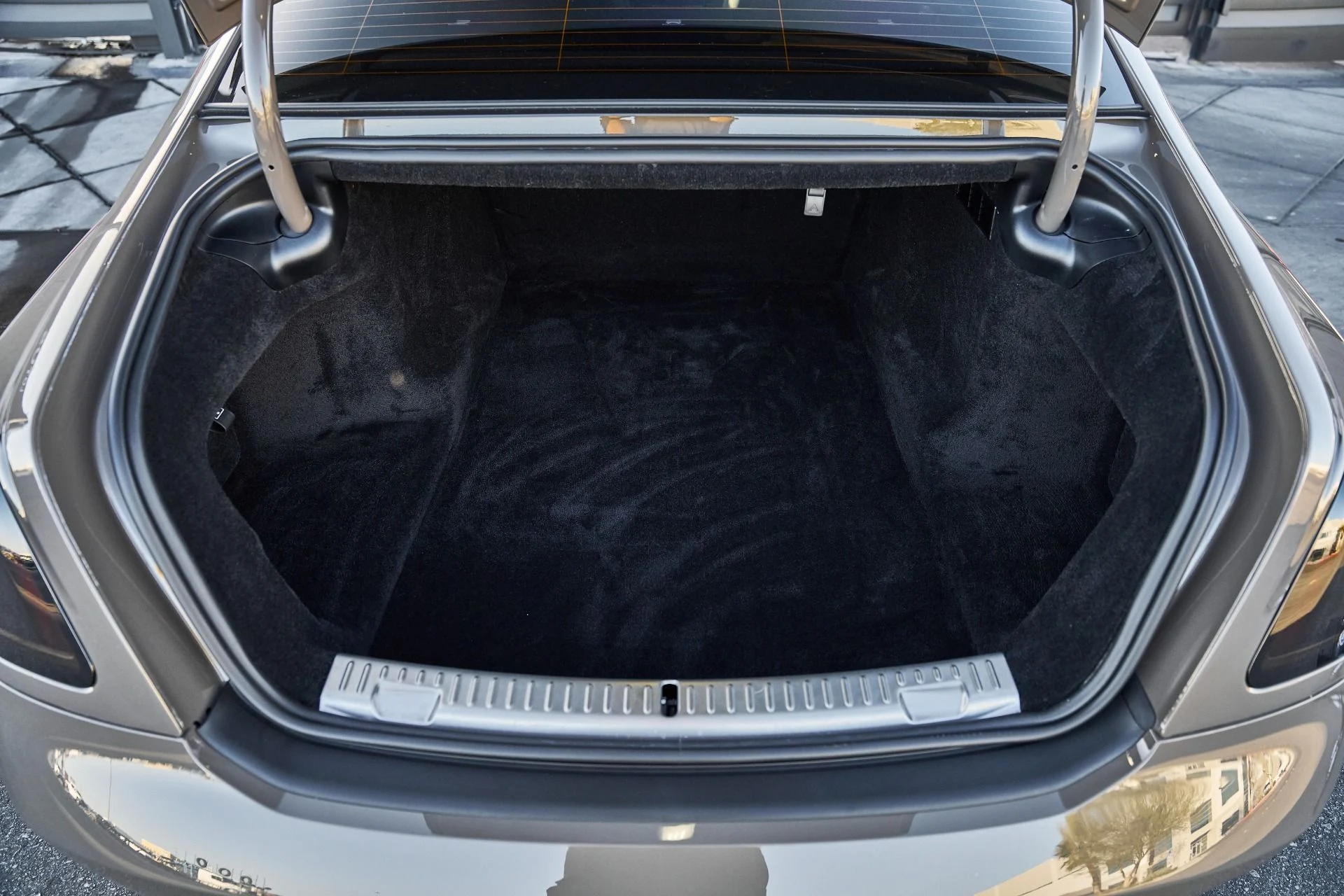 mph017_2985476845_Used_2025_Rolls_Royce_Ghost_Base_1770087411_8eead5df6e