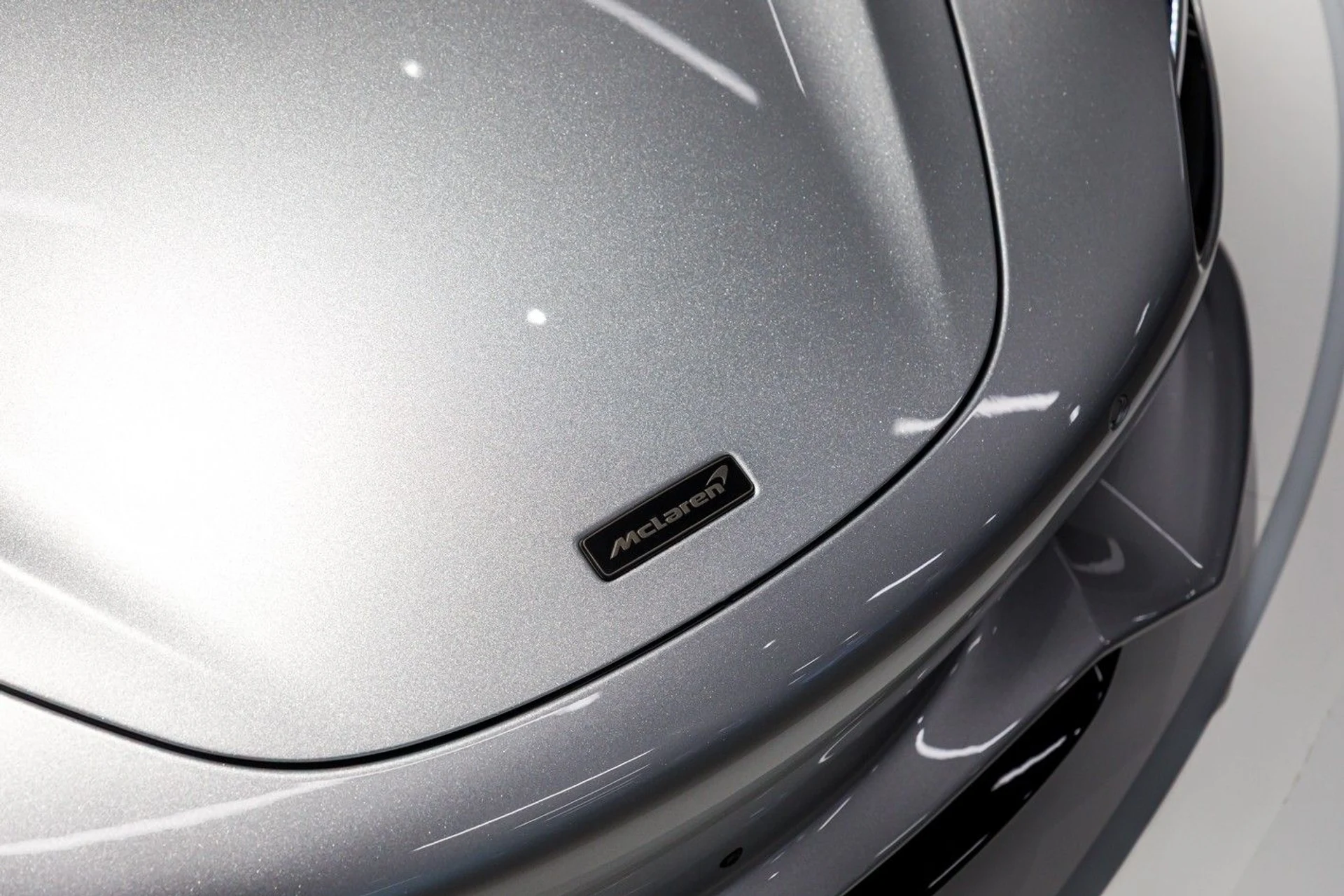 mph017_2987661396_629_p18_l_5ae2533393