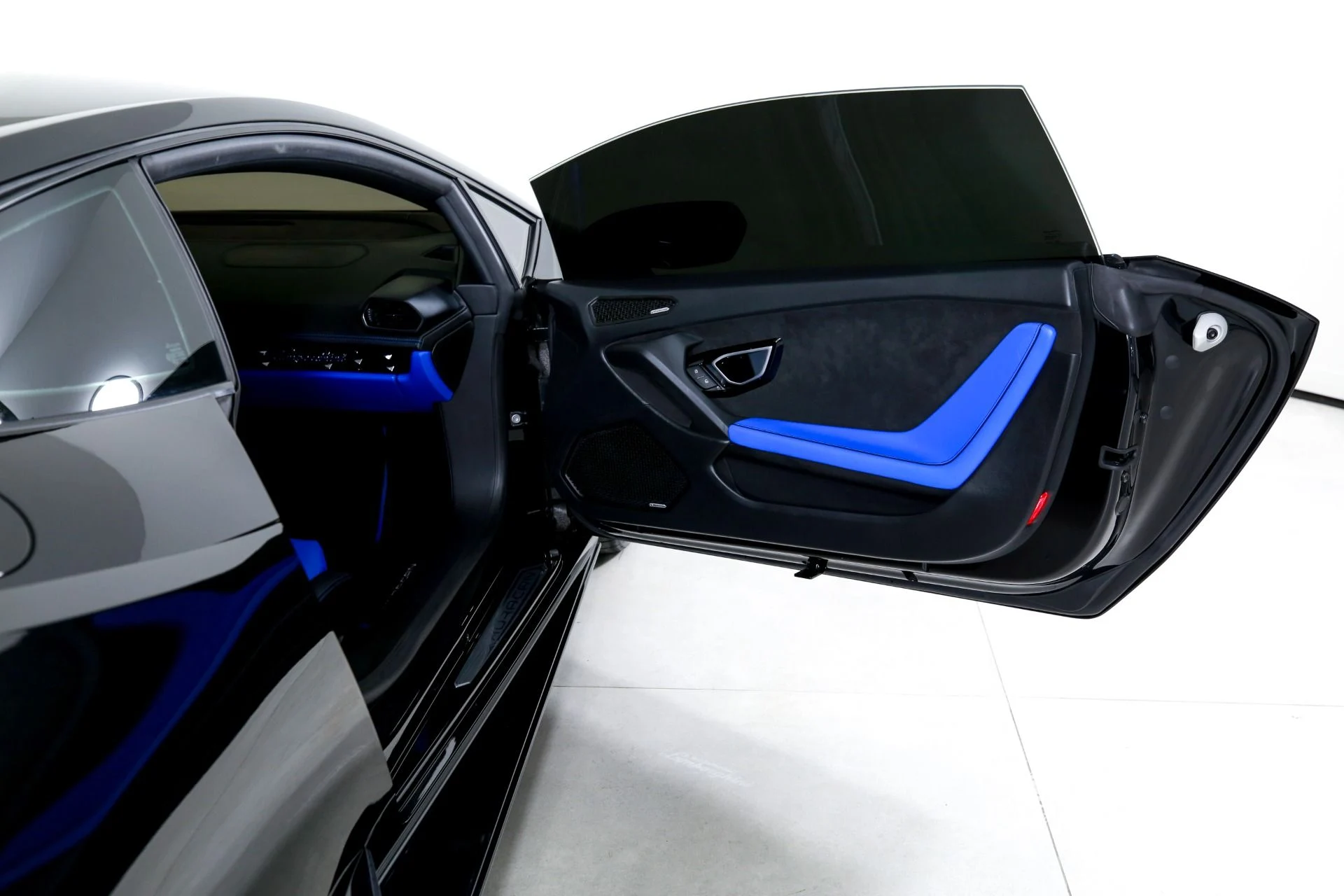 mph017_2993096105_Used_2021_Lamborghini_Huracan_EVO_1760975962_37f45b67d2