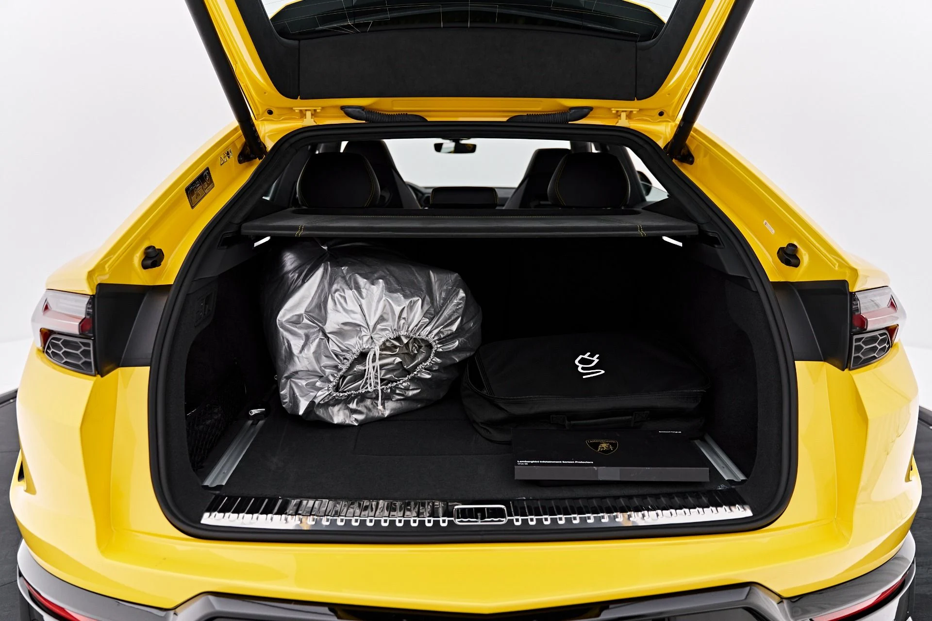 mph017_2999689596_Used_2025_Lamborghini_Urus_SE_1788049861_d53e0cca2d