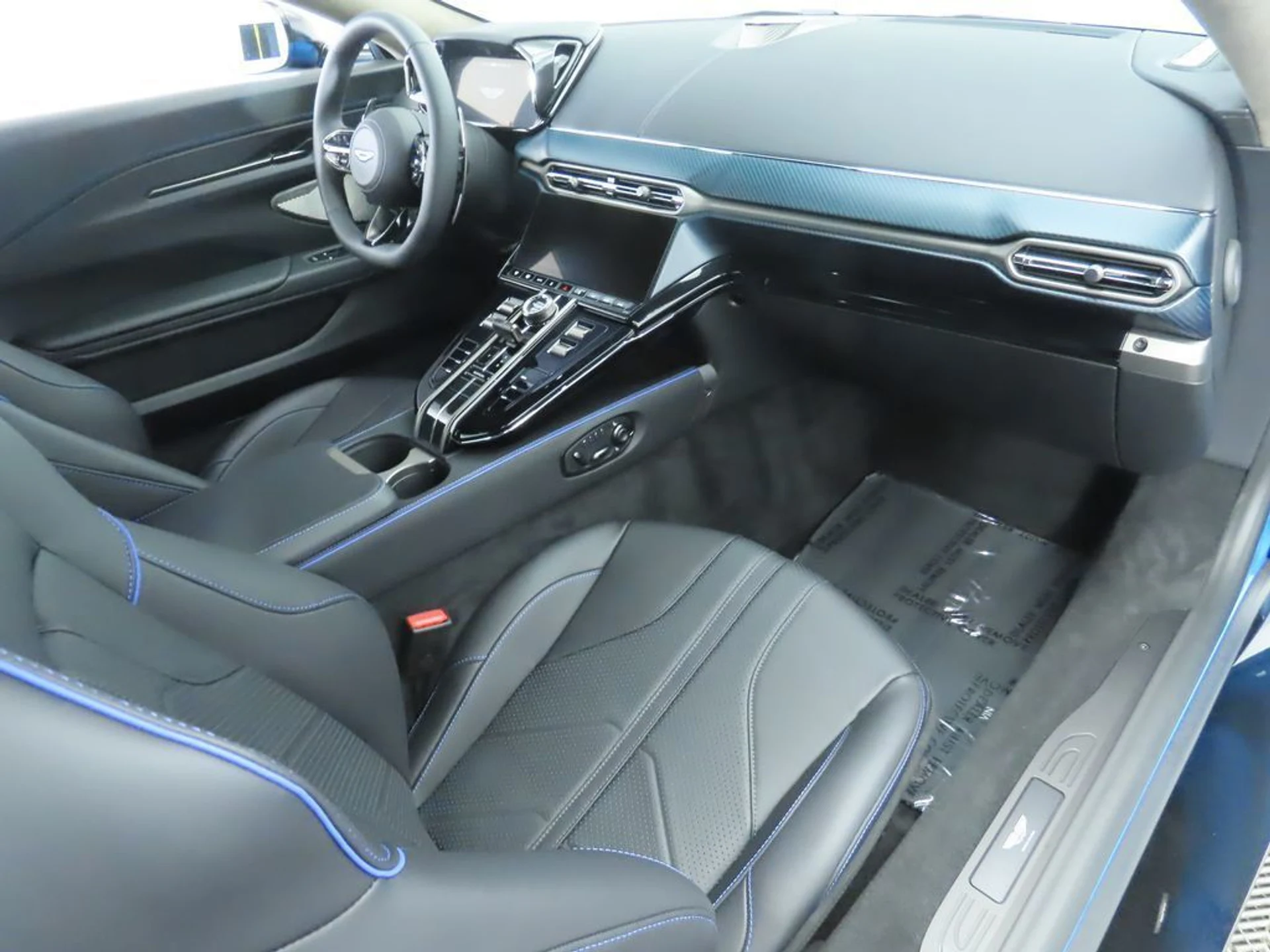 mph017_3002446517_used_2025_aston_martin_vantage_coupe_8119_23008719_18_1024_51f68f92d0