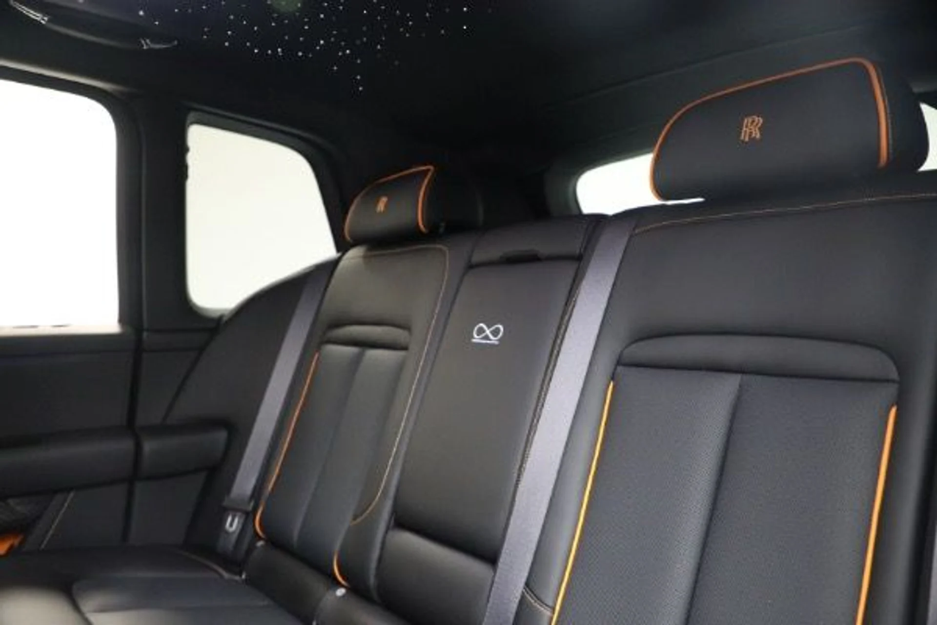 mph017_3006607498_New_2026_Rolls_Royce_Black_Badge_Cullinan_4d9b444943