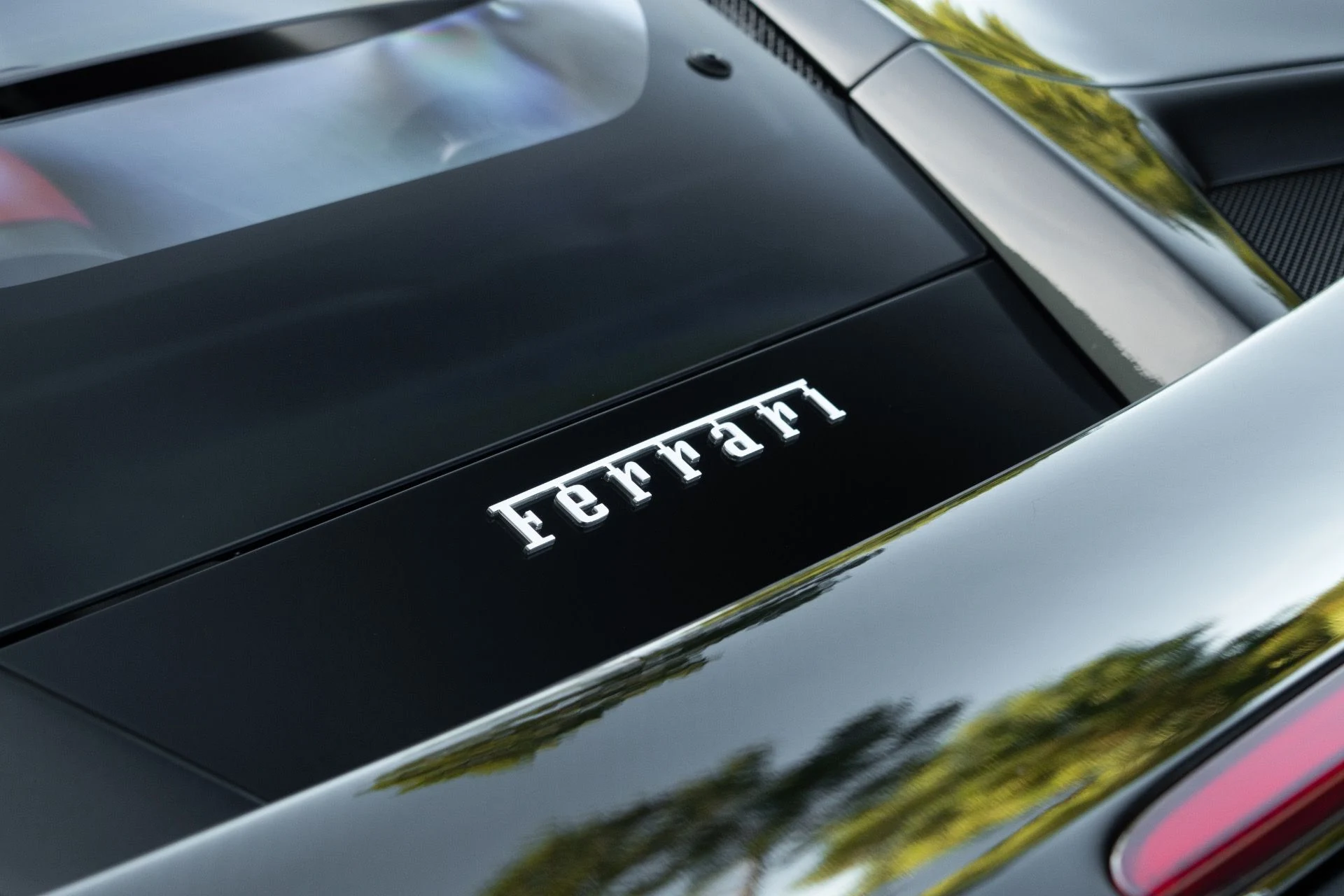 mph017_3013507759_Used_2020_Ferrari_F8_Tributo_1761689763_aaaf058019