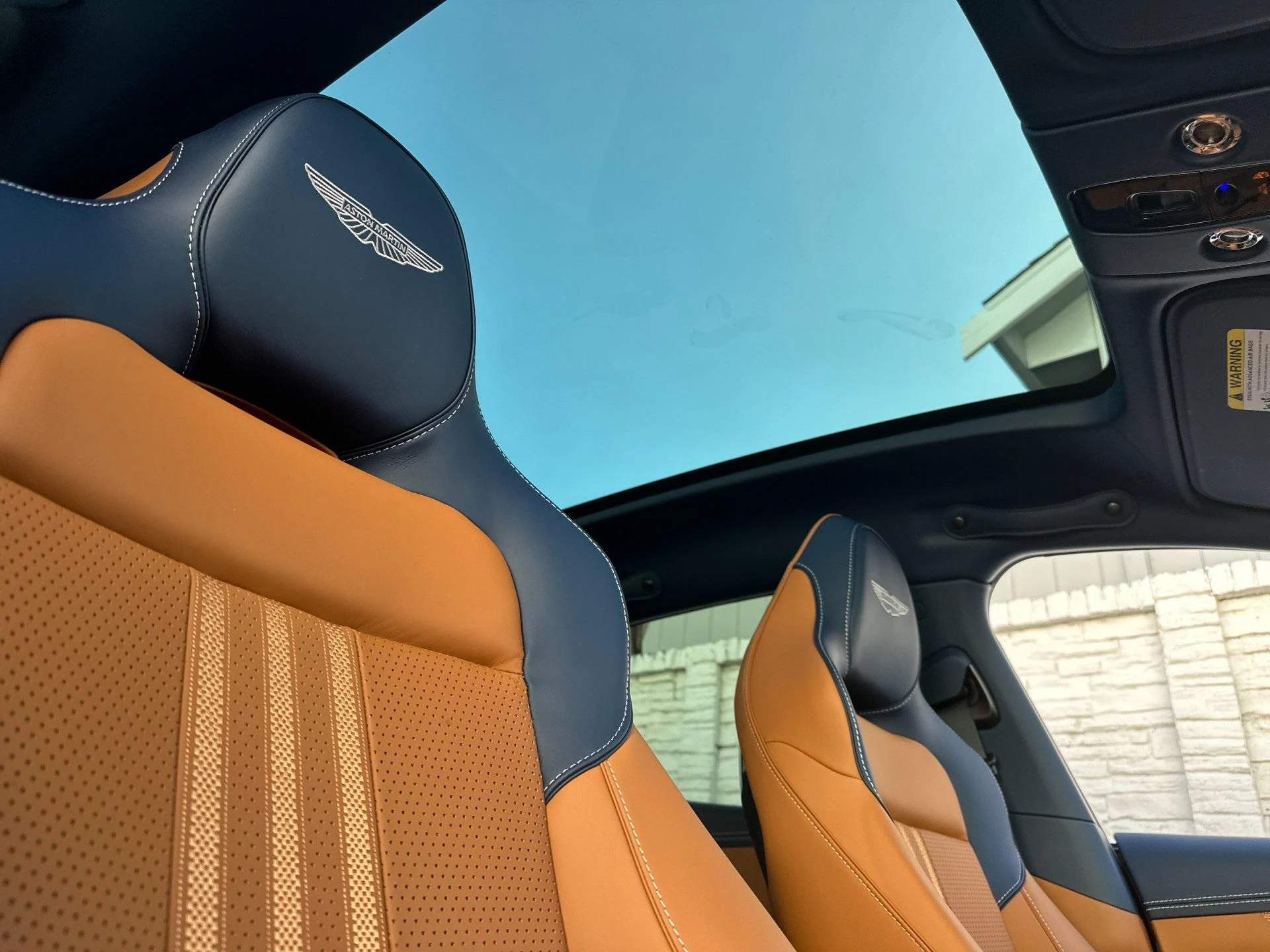 mph017_3014035317_New_2025_Aston_Martin_DBX_707_1761314801_10d6a6e35e