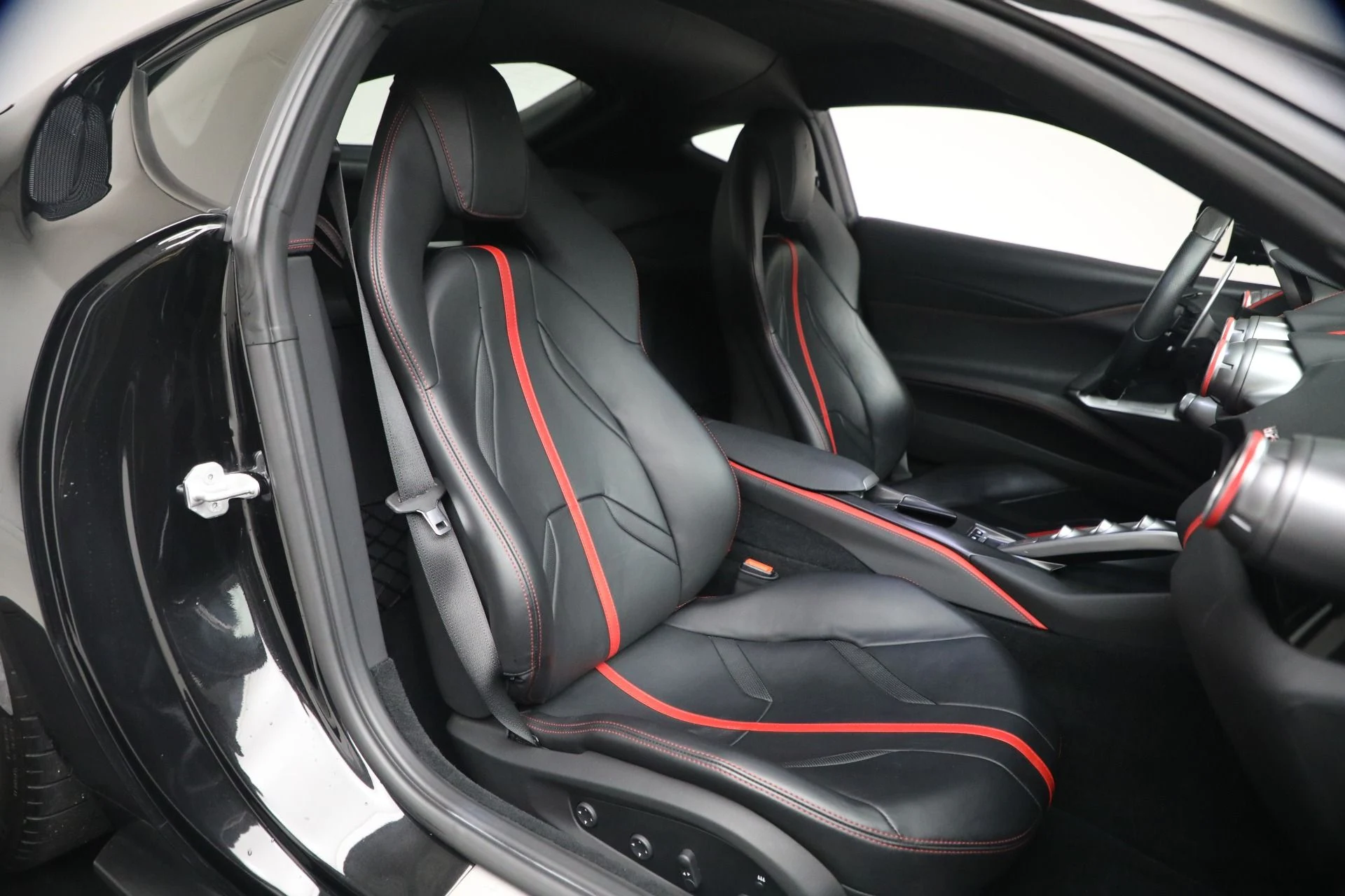 mph017_3014477252_Used_2019_Ferrari_812_Superfast_1776271226_cb88f87c9a