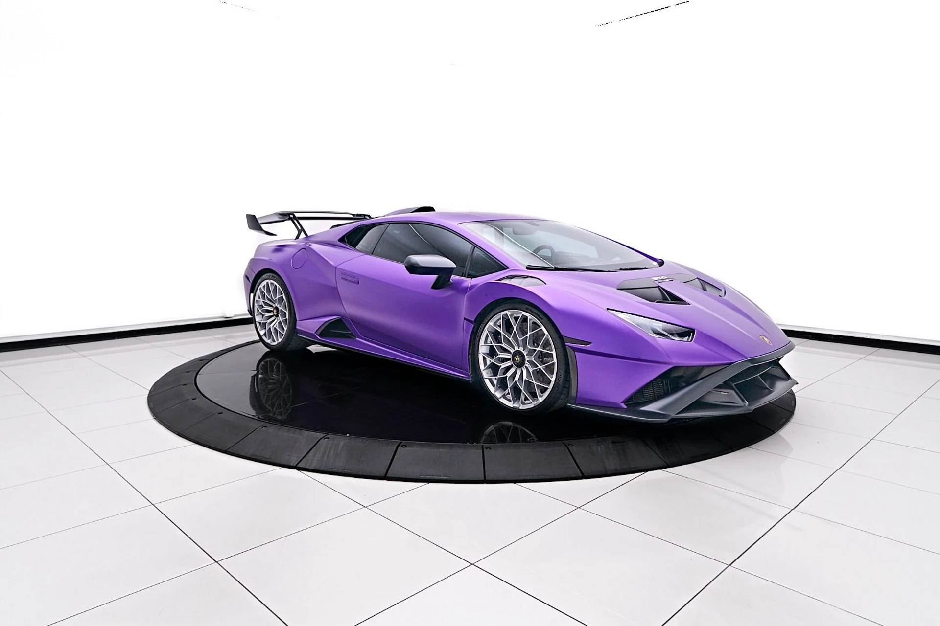 mph017_3015305623_Used_2023_Lamborghini_Huracan_STO_Base_1745101137_36ef93ac8f