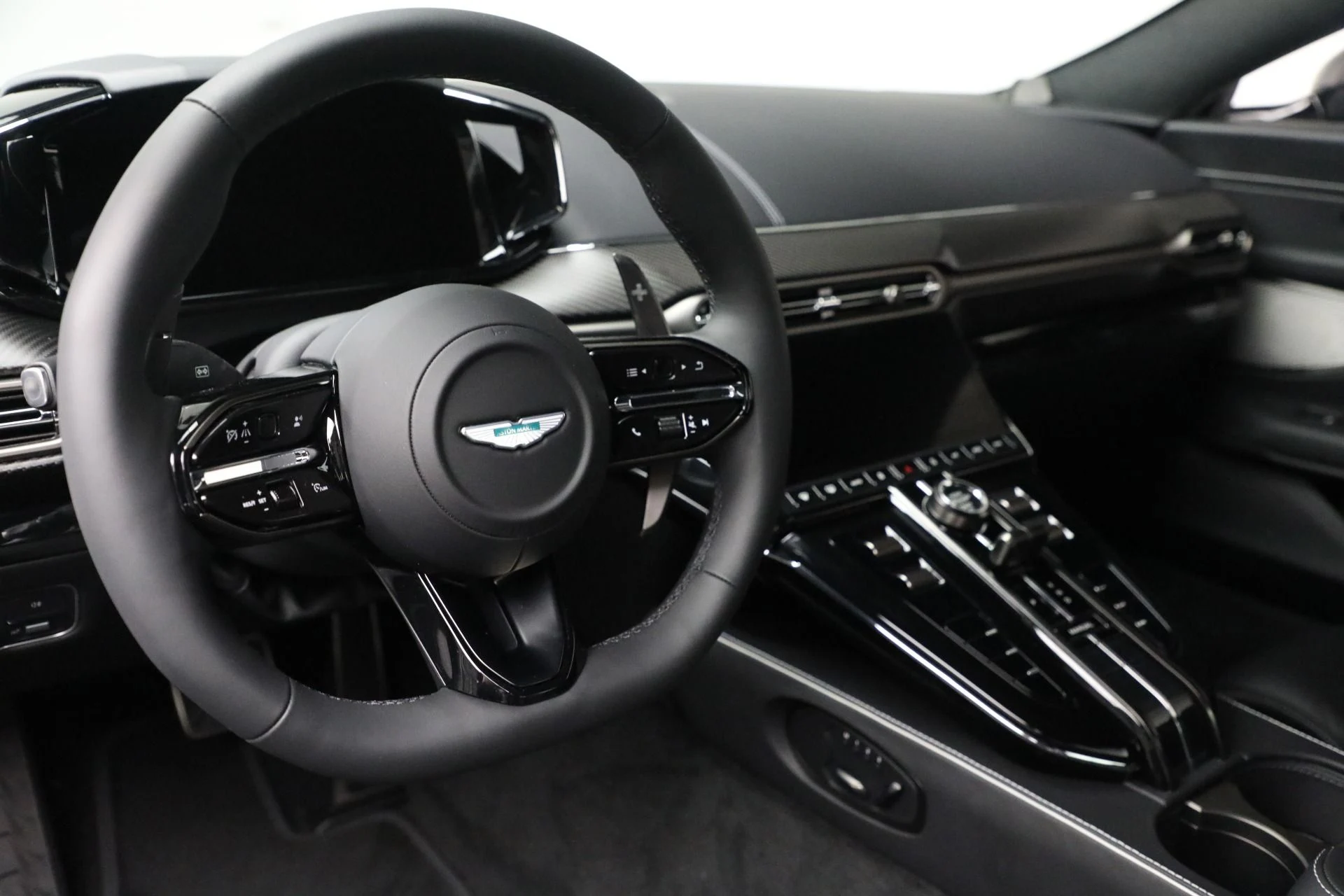 mph017_3019047222_New_2025_Aston_Martin_Vantage_cb4ec7222f