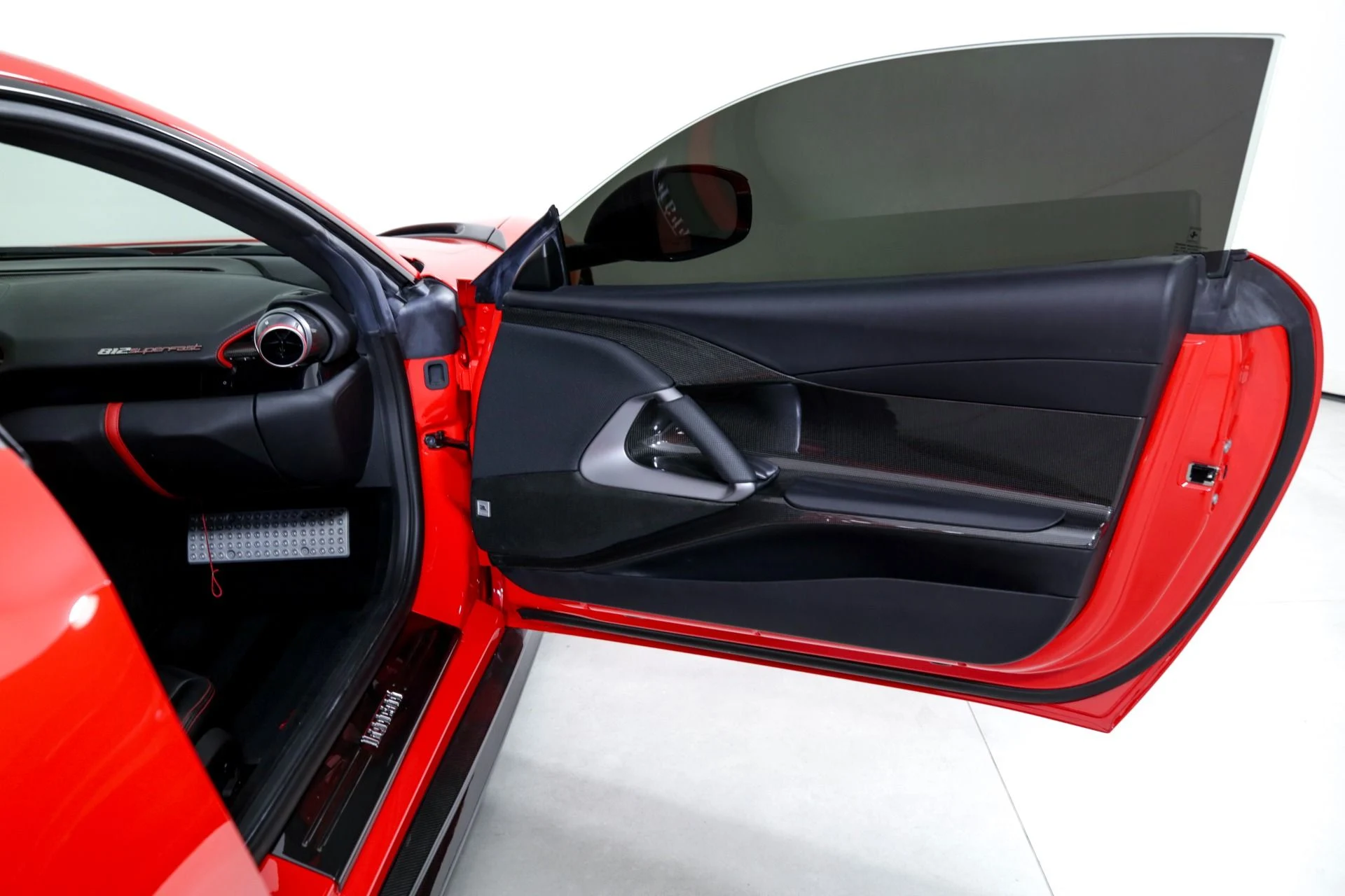 mph017_3023573320_Used_2018_Ferrari_812_Superfast_1711034362_c80ff8a0d9