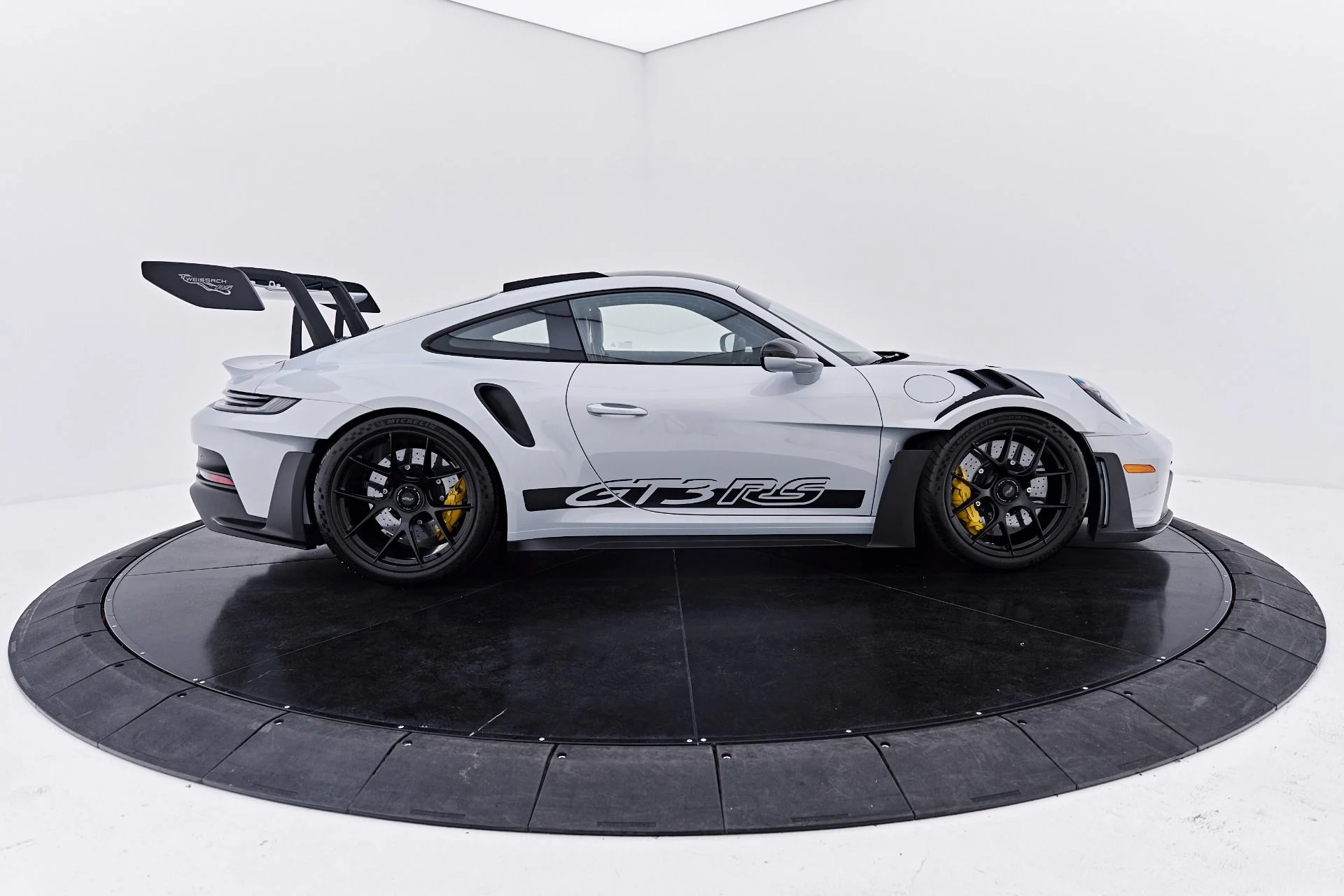 mph017_3025839800_Used_2025_Porsche_911_GT_3_RS_1790364109_e15493ba23