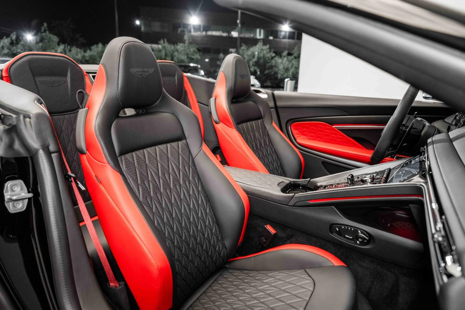 mph017_3031547989_Used_2025_Aston_Martin_DB_12_VOLANTE_Volante_1726938733_9a3e070702