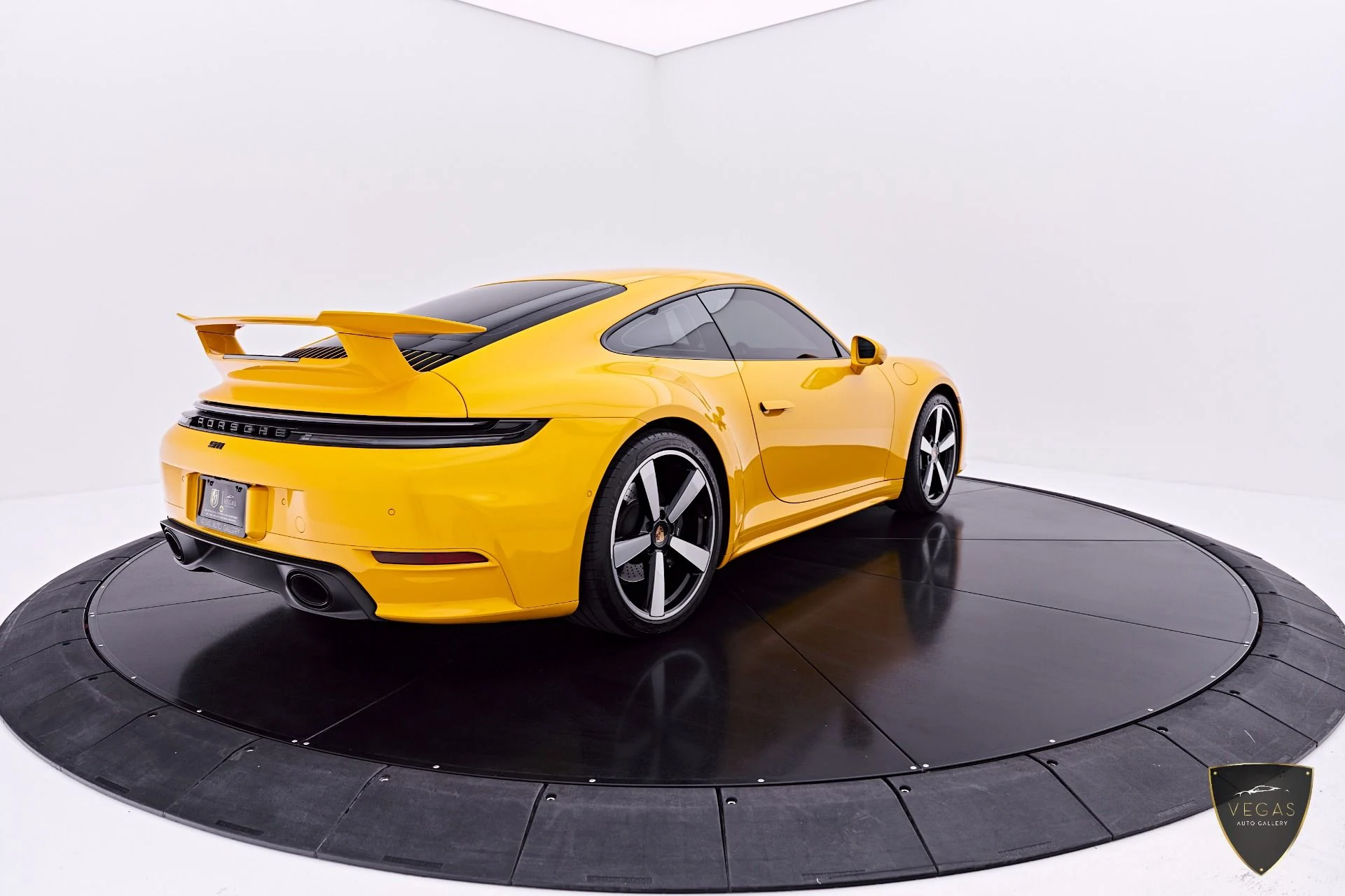 mph017_3037740649_Used_2025_Porsche_911_Carrera_1784942451_6f621be0d9