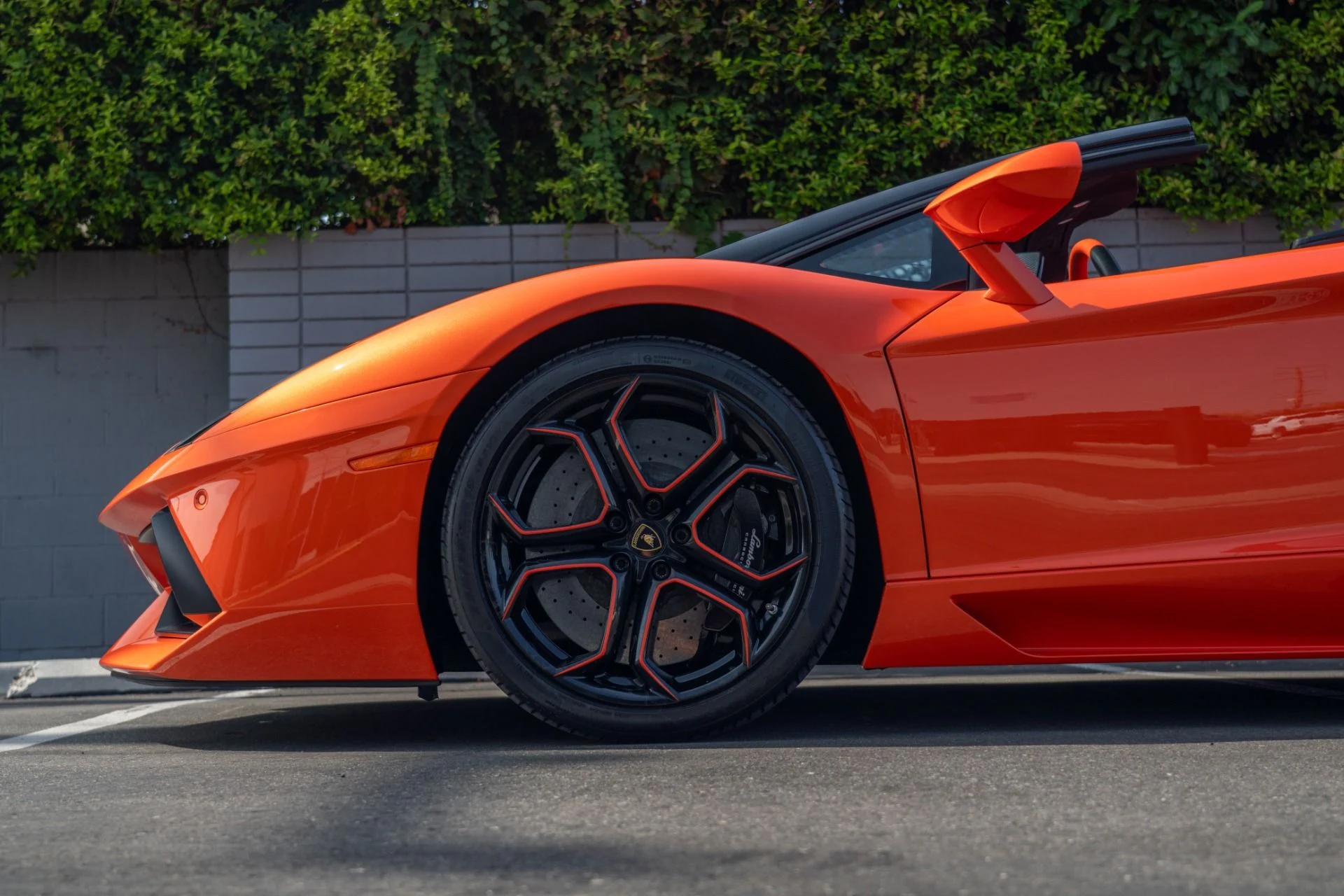 mph017_3038061093_Used_2014_Lamborghini_Aventador_LP_700_4_1759878623_7e99f8db4f