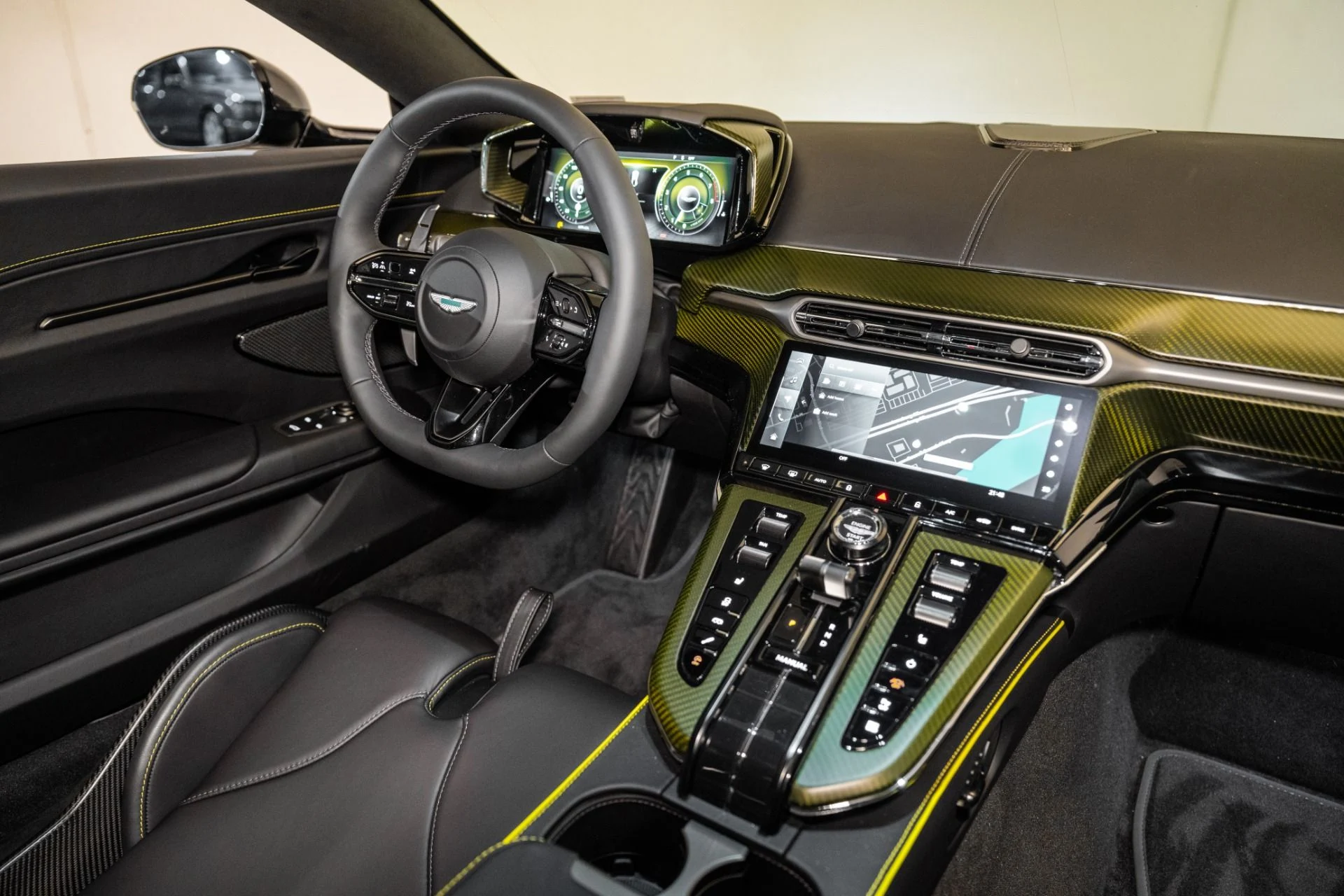 mph017_304316600_Used_2025_Aston_Martin_Vantage_Coupe_1734713589_3926568b7c