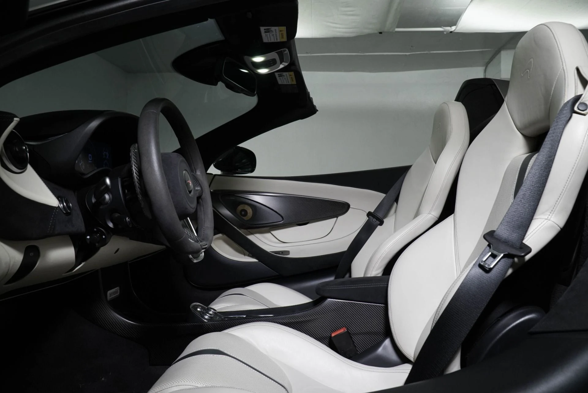 mph017_3047936576_Used_2018_Mc_Laren_570_S_1765558342_cd7dff4cd9