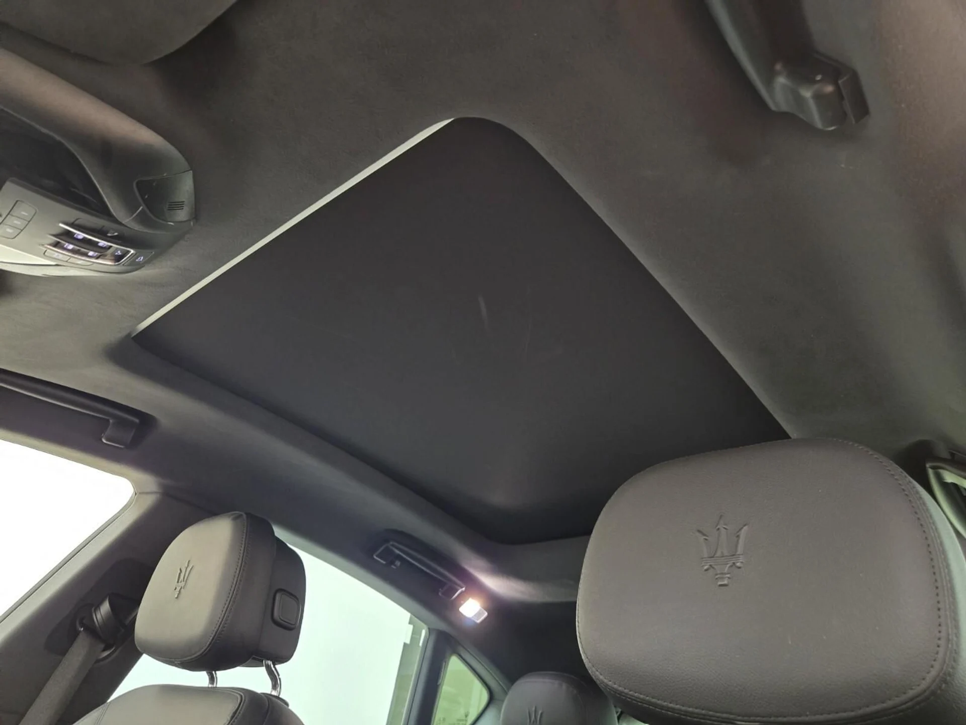 mph017_3055342357_Used_2021_Maserati_Levante_S_1768891451_ef7e5ce4ab