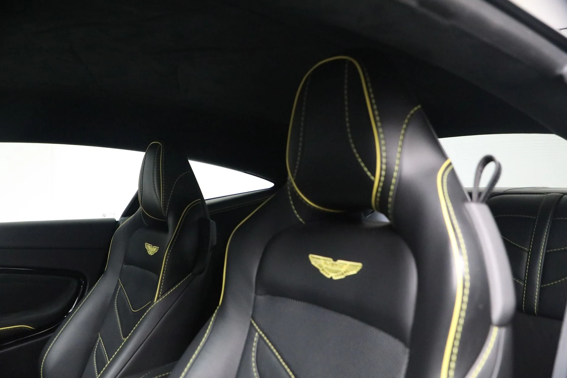 mph017_3056738469_Used_2019_Aston_Martin_DBS_Superleggera_1766529169_8ef08519fc