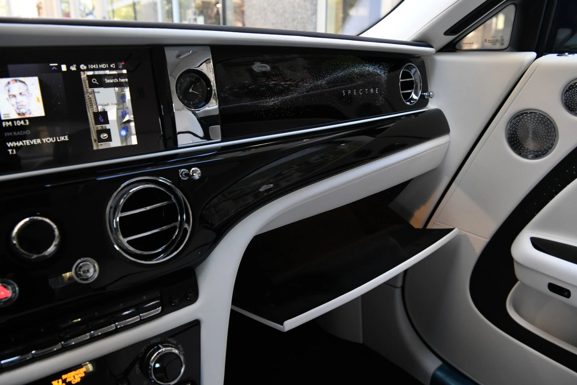 mph017_3058286821_11990_p19_l_5f0e90fd6a