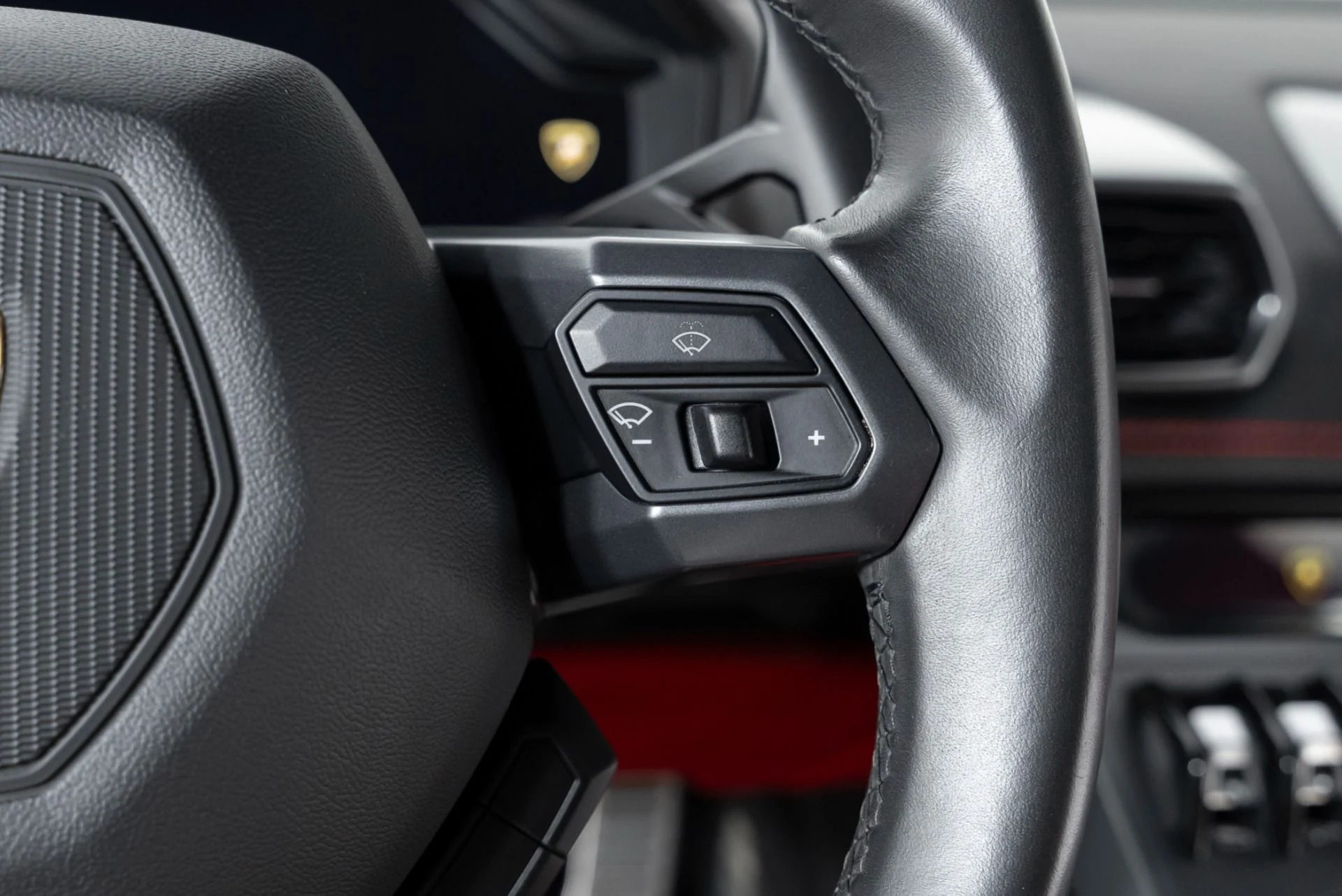 mph017_3061699892_Used_2015_Lamborghini_Huracan_LP_6104_1757361053_2957d80e10