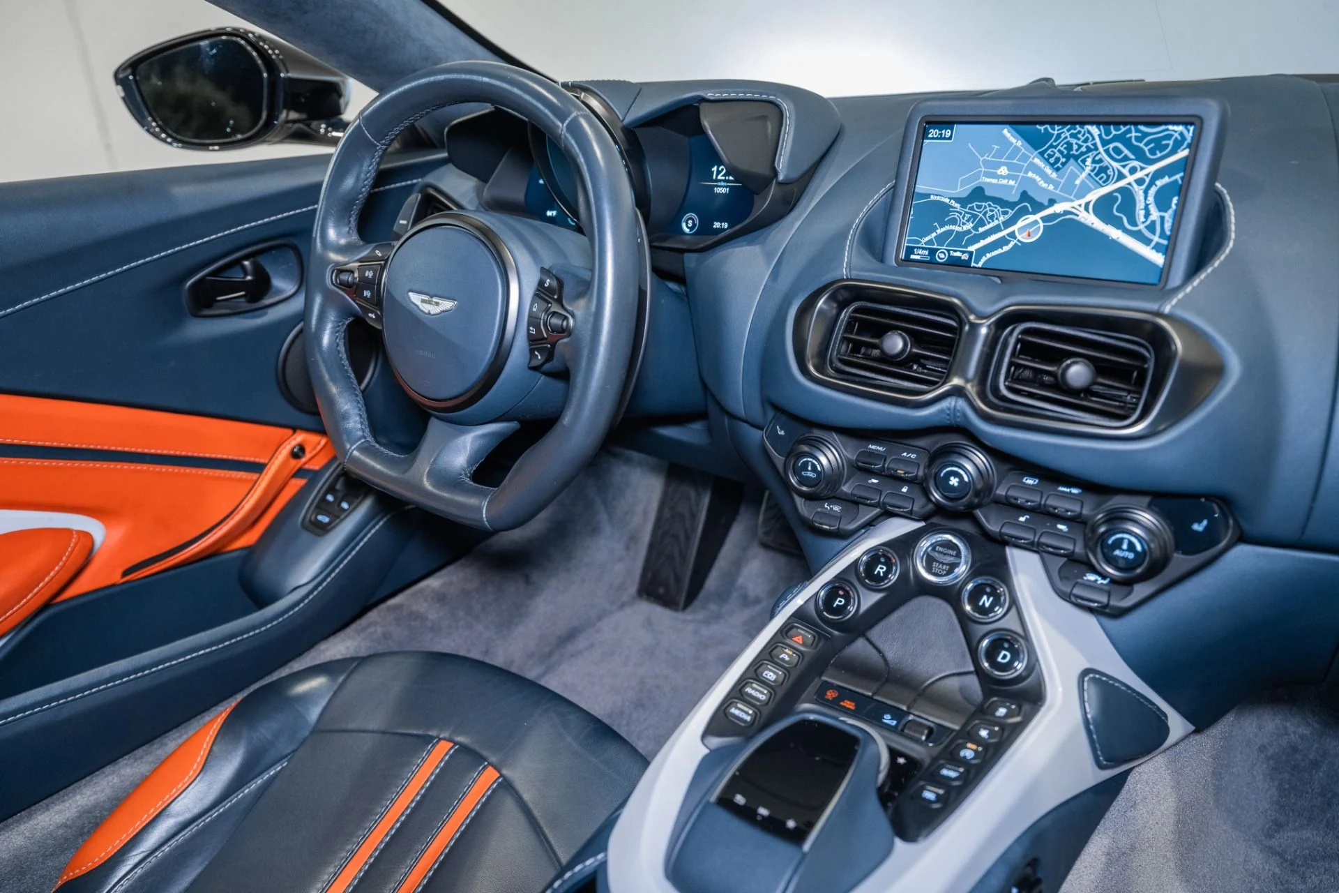 mph017_3062195036_Used_2019_Aston_Martin_Vantage_1790176598_f3d0b7662f