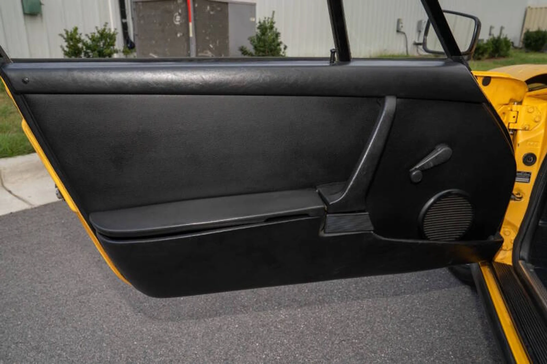 mph017_3064720883_1976_porsche_911_carrera_coupe_911_carrera_coupe_9efc4b744f
