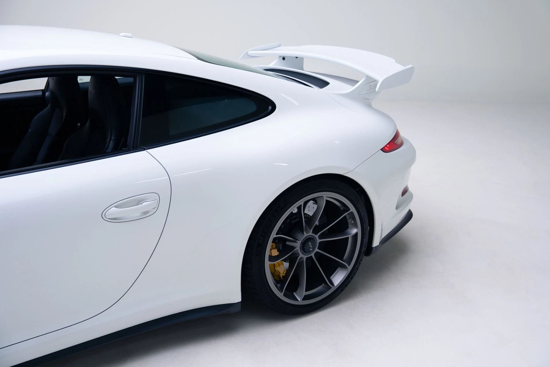 mph017_3069507767_Used_2014_Porsche_911_GT_3_1767824099_09b3a7e160