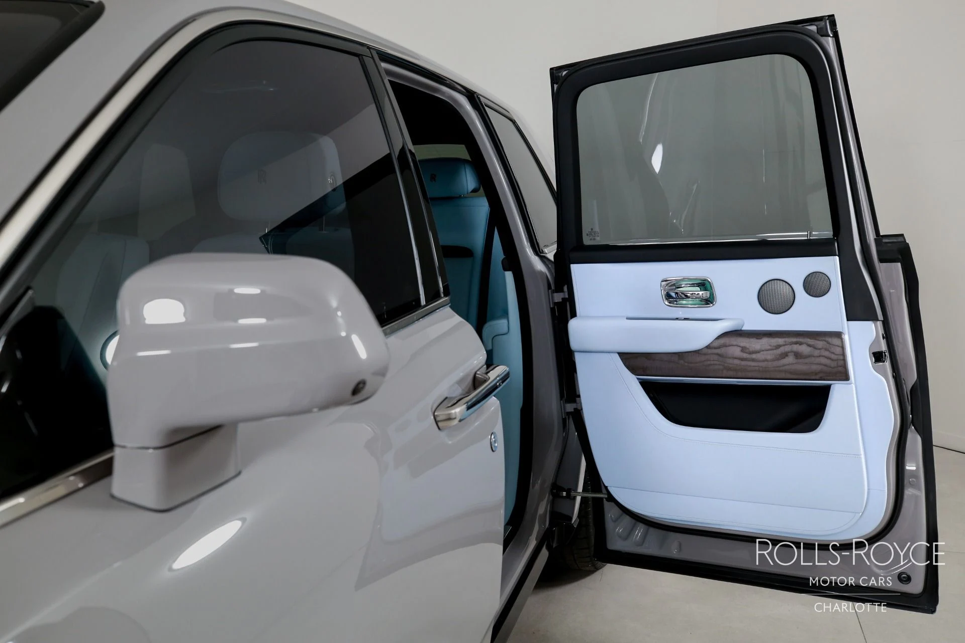 mph017_3070994217_Used_2025_Rolls_Royce_Cullinan_1771363273_2422cca152