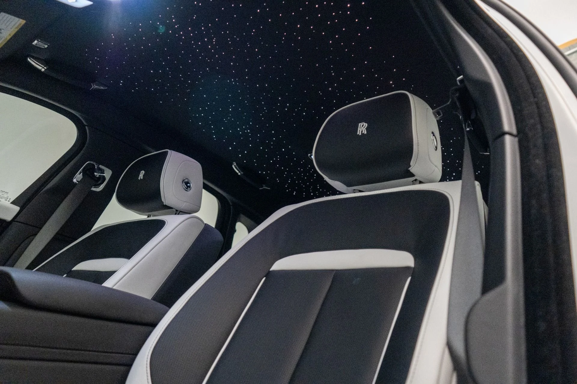 mph017_3073051275_Used_2026_Rolls_Royce_Ghost_Two_Tone_Interior_Low_Miles_1781640354_cf0de2839d