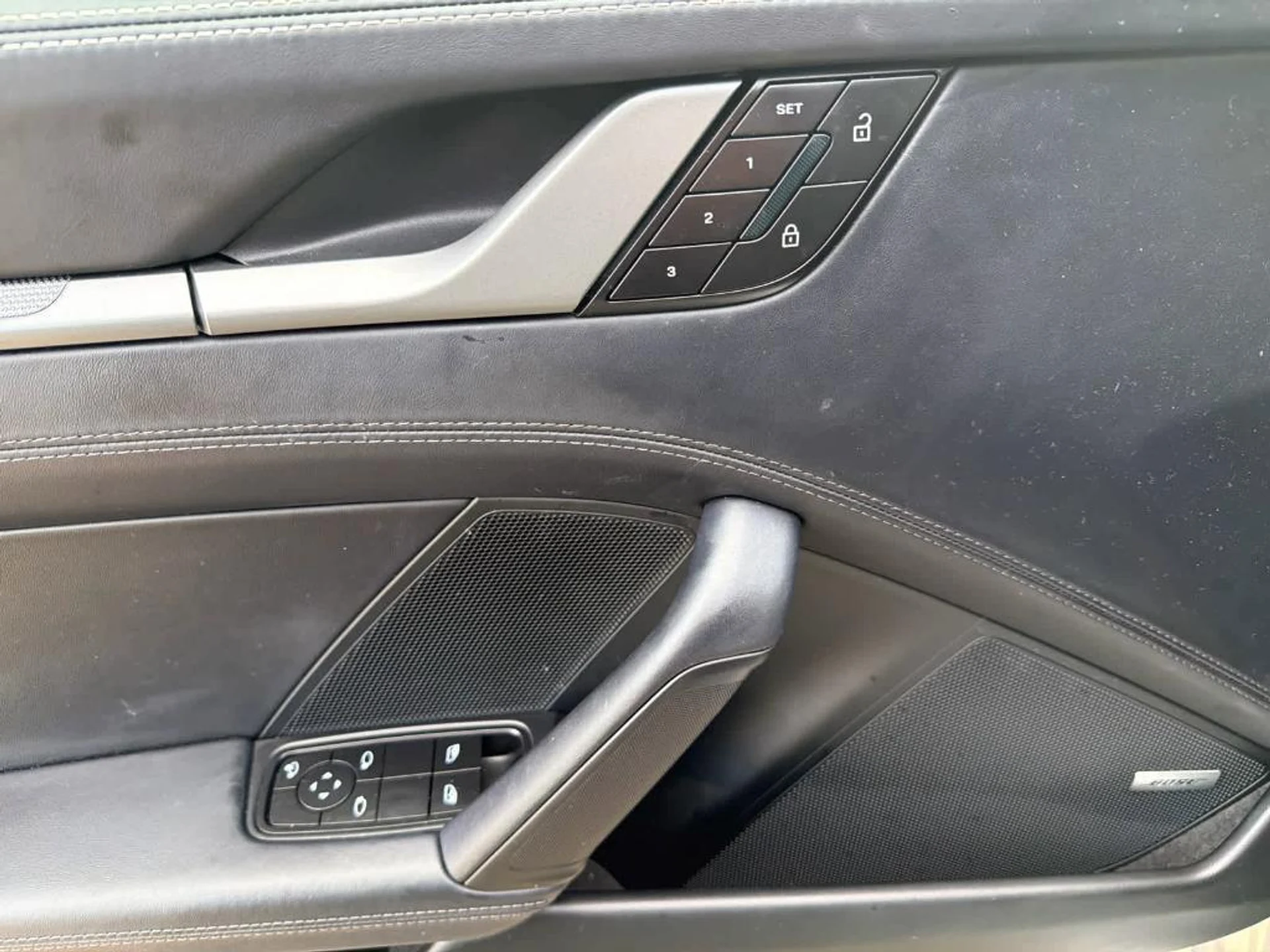 mph017_3081268654_ip_Pn_Khng_C_Oaavzb_e_Clap_C_k_O40_a43e4ca8ce