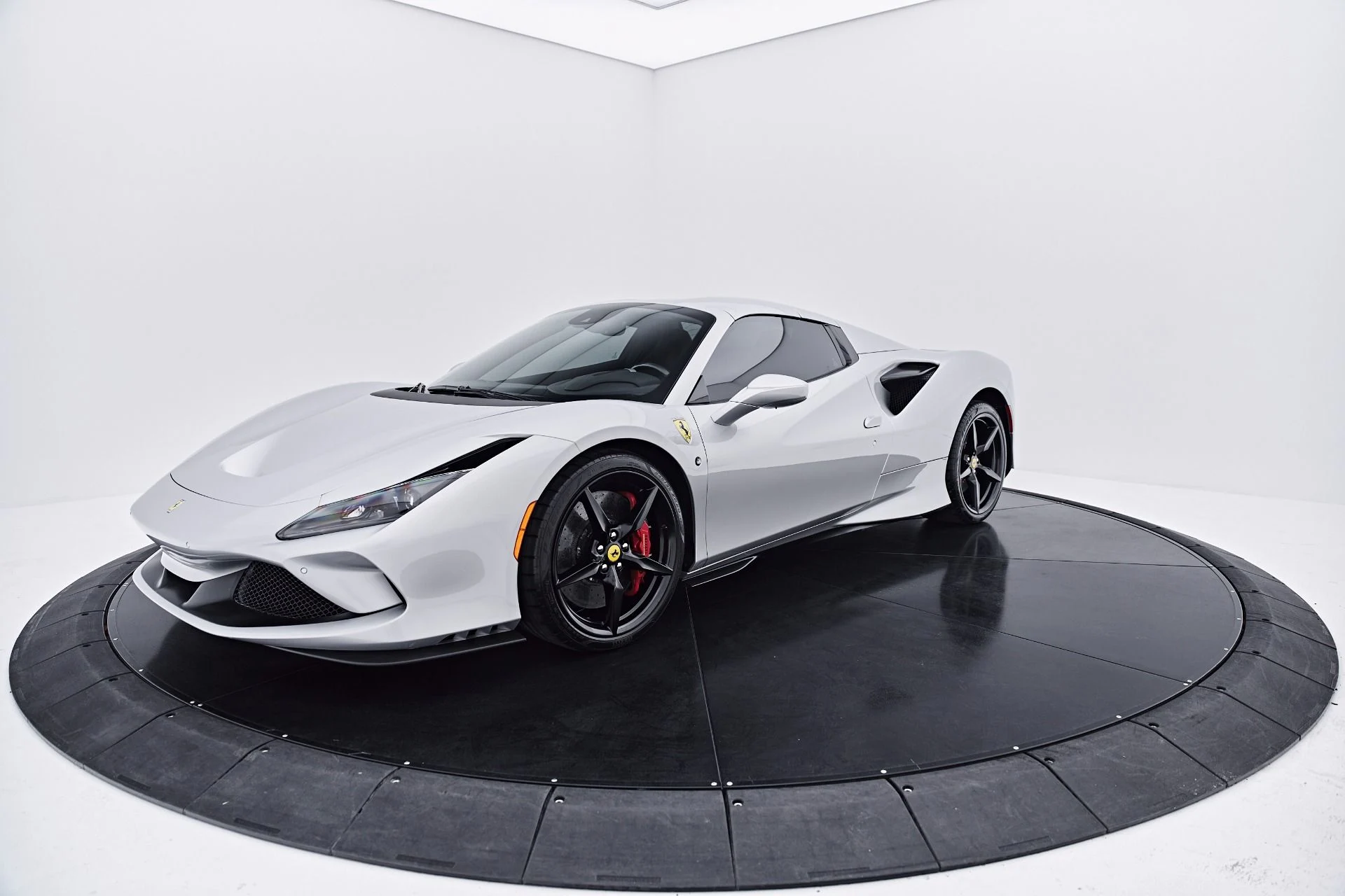 mph017_3085984525_Used_2022_Ferrari_F8_Spider_Base_1785538774_2627b07e7a