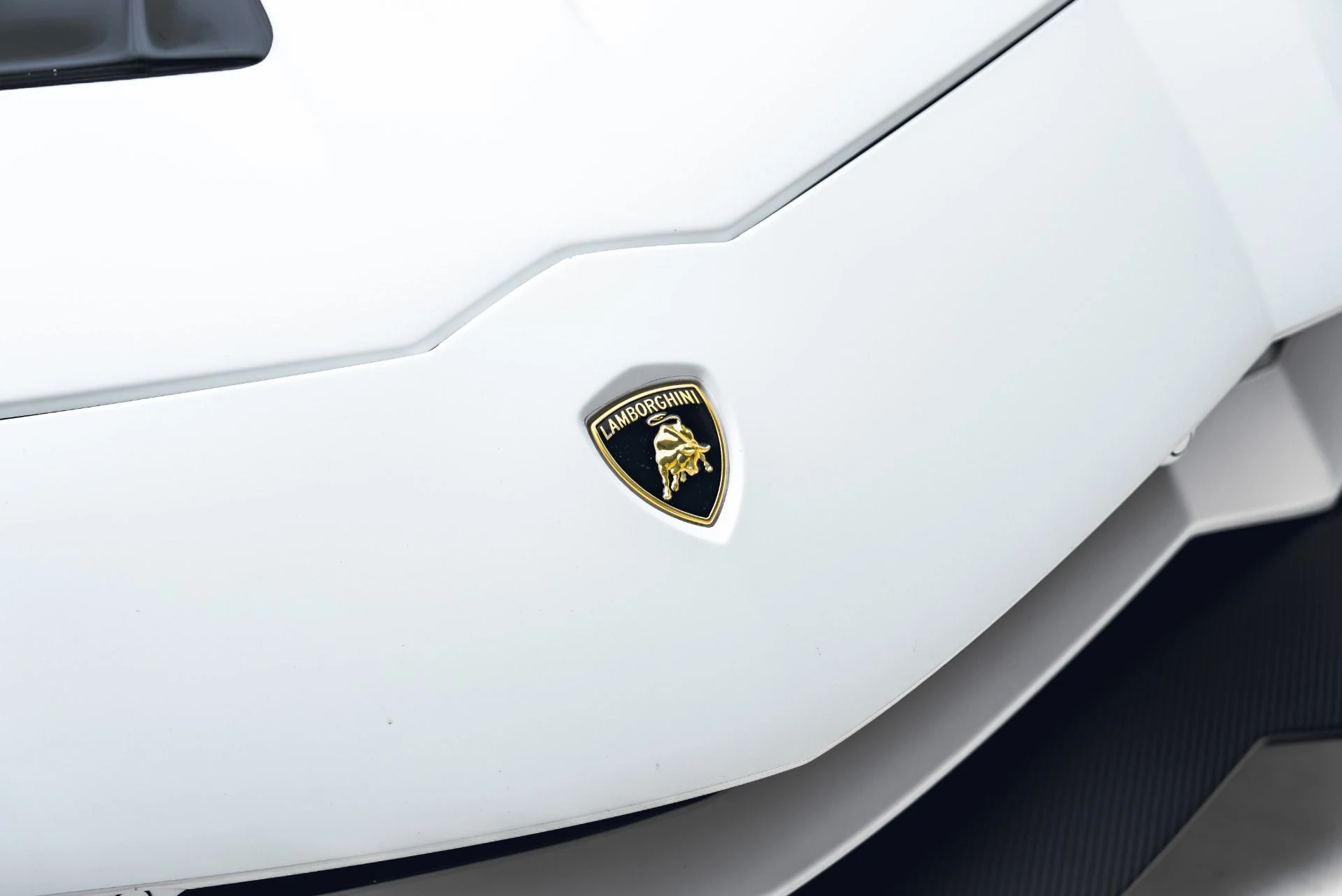 mph017_3089456065_Used_2018_Lamborghini_Aventador_LP_740_4_S_1783639889_db2ec19eff
