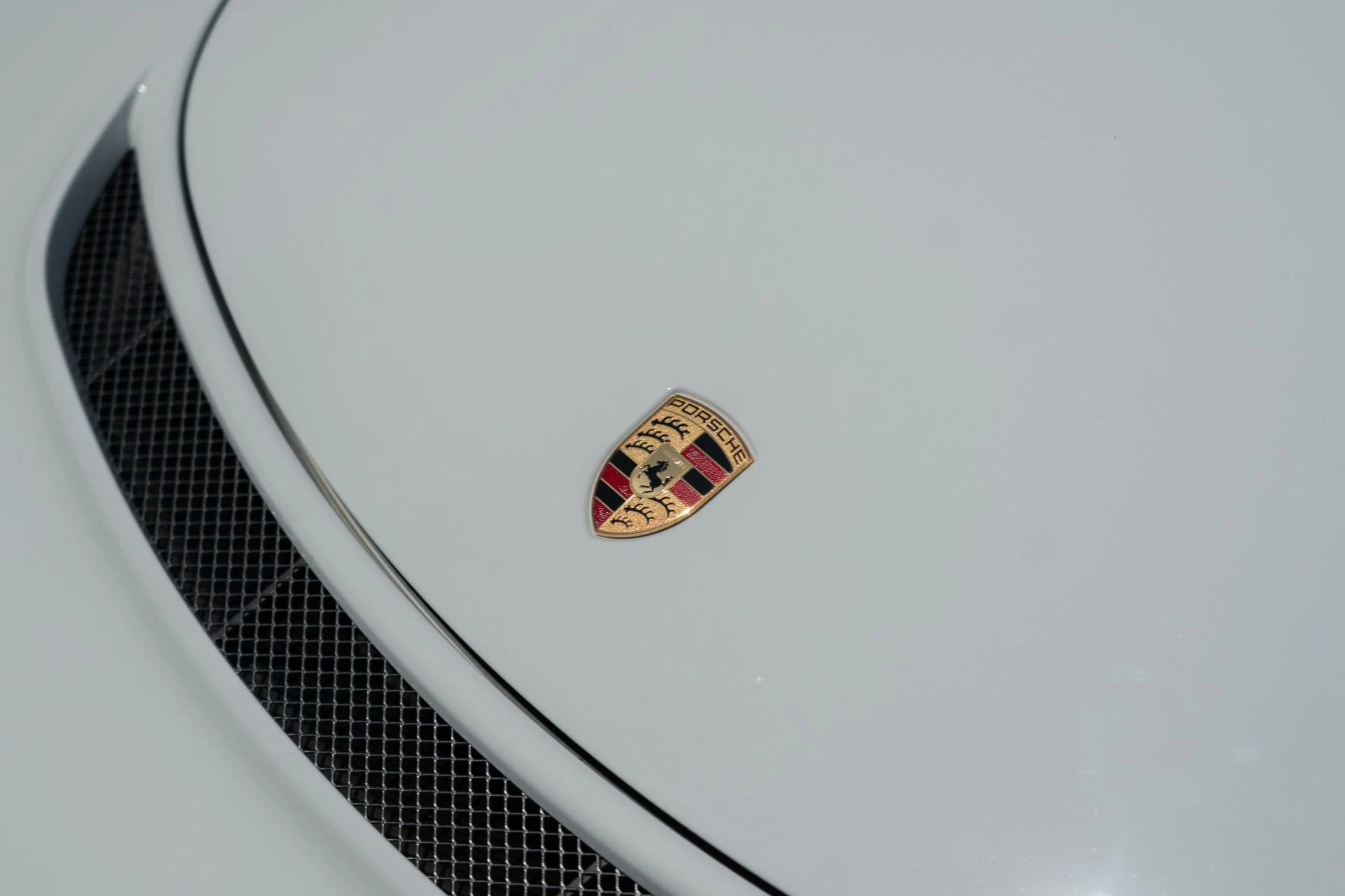 mph017_3104754549_Used_2018_Porsche_911_GT_3_1756851687_4bd400abbf