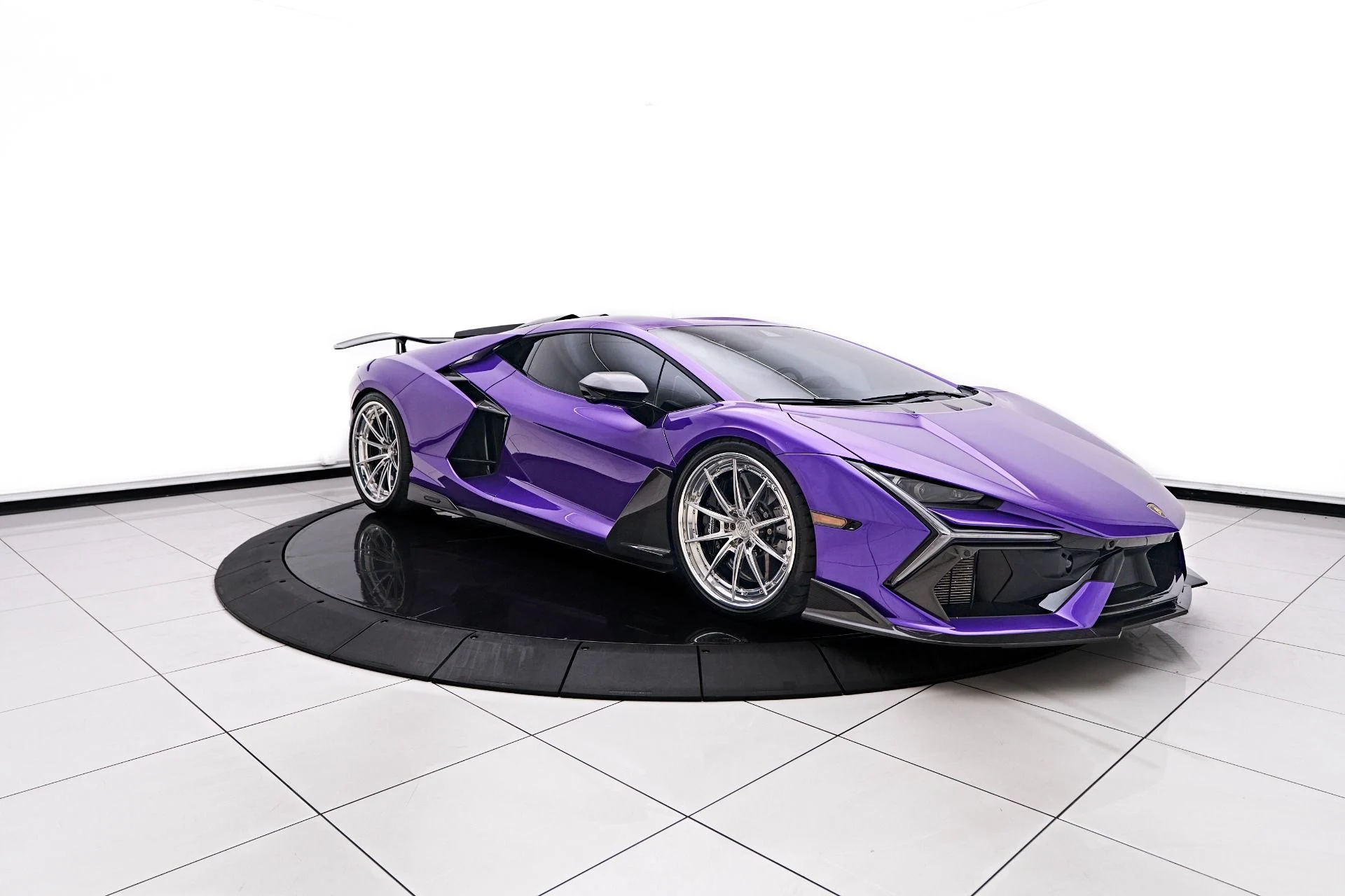 mph017_3105261771_Used_2024_Lamborghini_Revuelto_Base_1756862220_3e73ab1a70