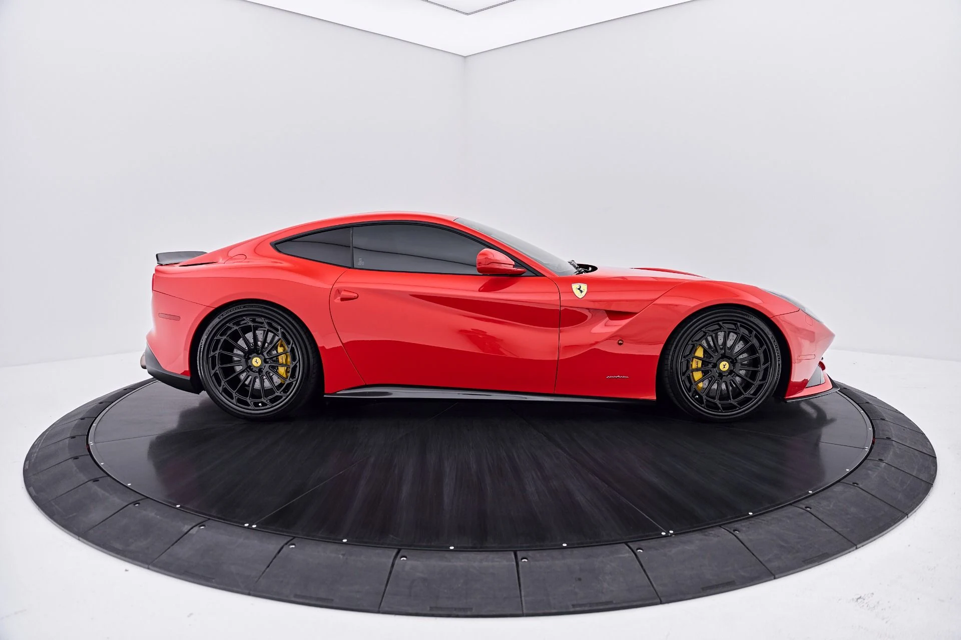 mph017_3113927800_Used_2016_Ferrari_F12_Berlinetta_1789434653_304be88ea9