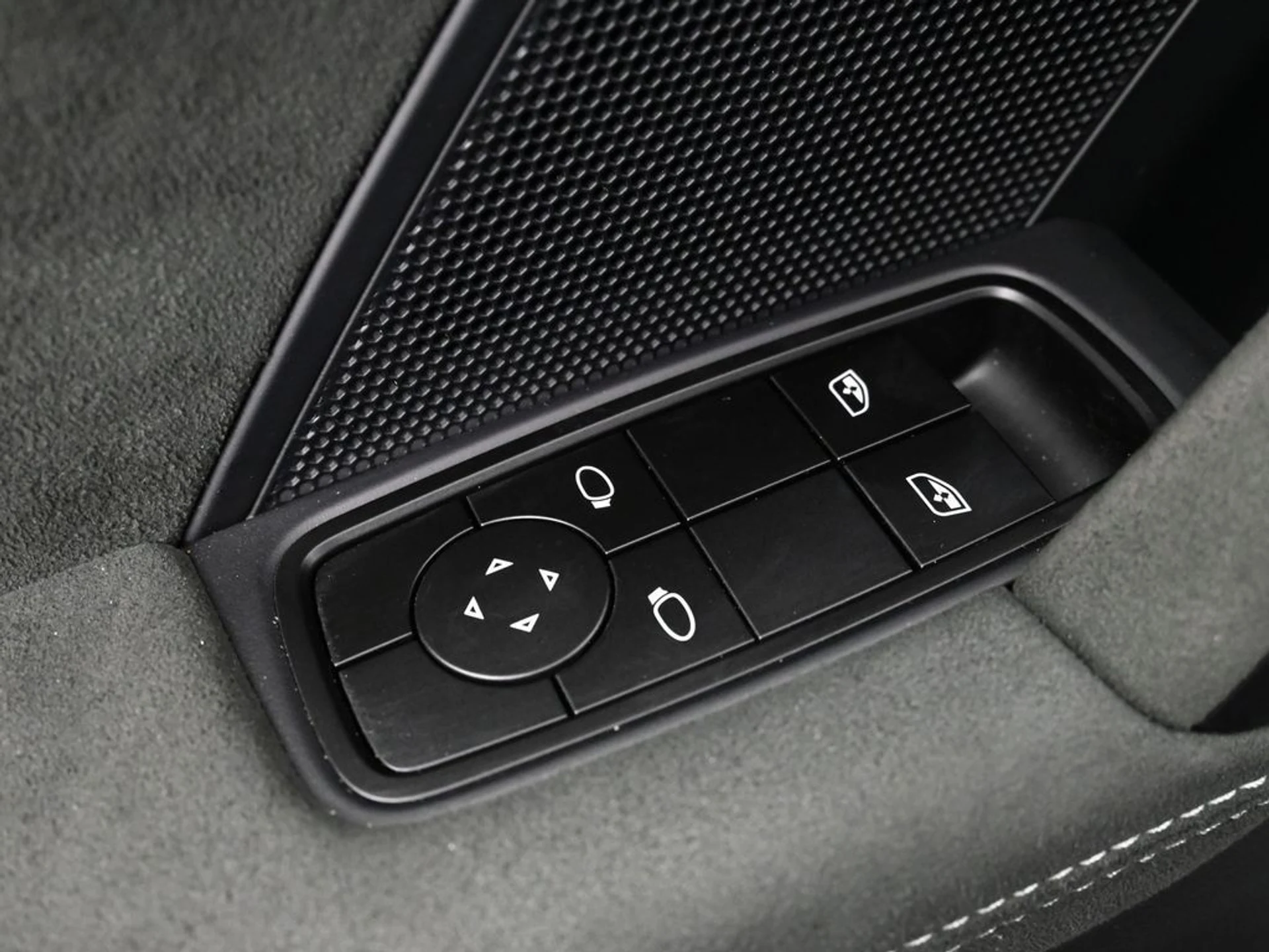 mph017_3126889858_4d6ab4ec600d332d8af60a30c3888490x_d3b41350c9