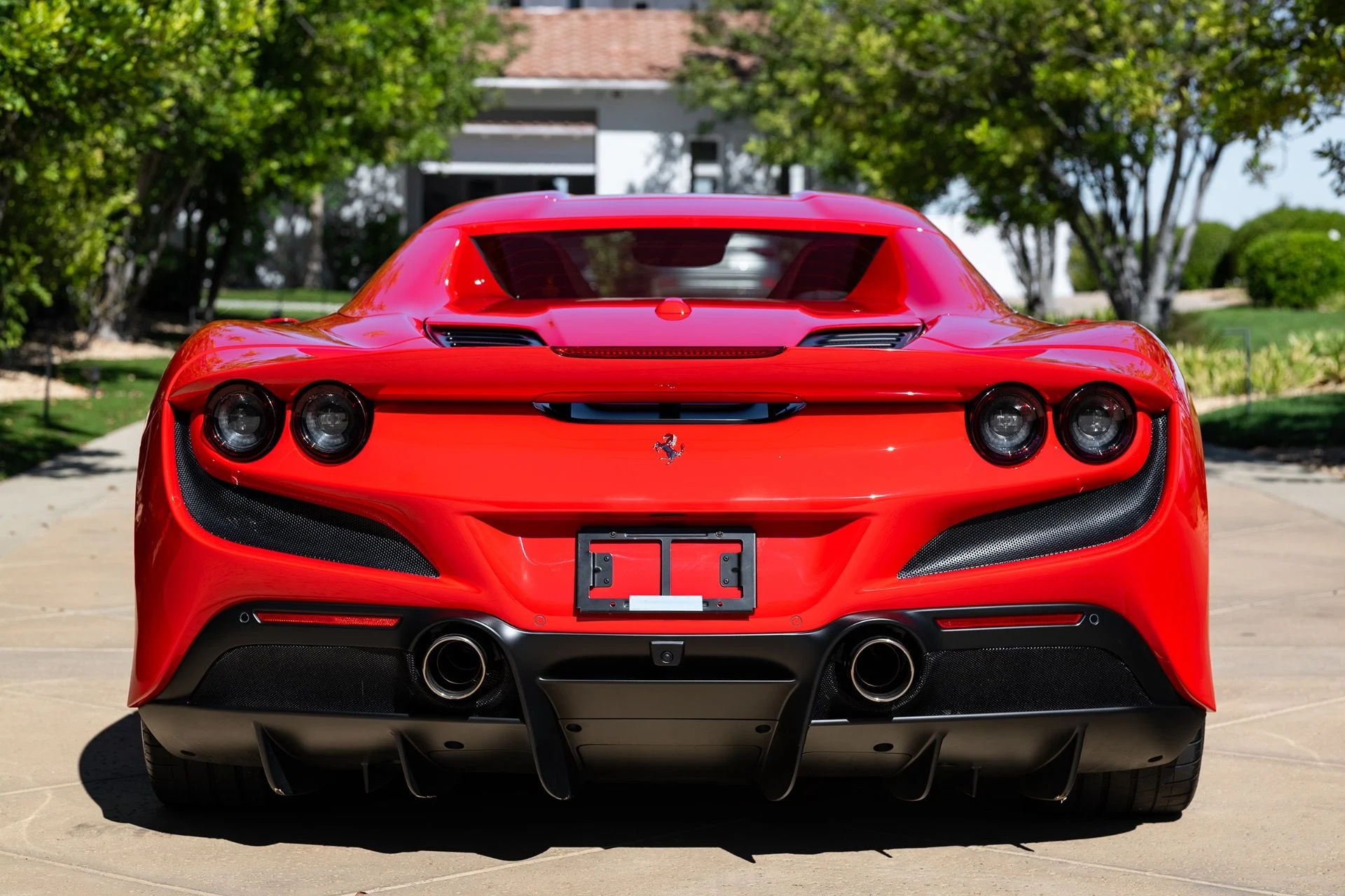mph017_3143415385_Used_2022_Ferrari_F8_Spider_1791574017_642d628e70
