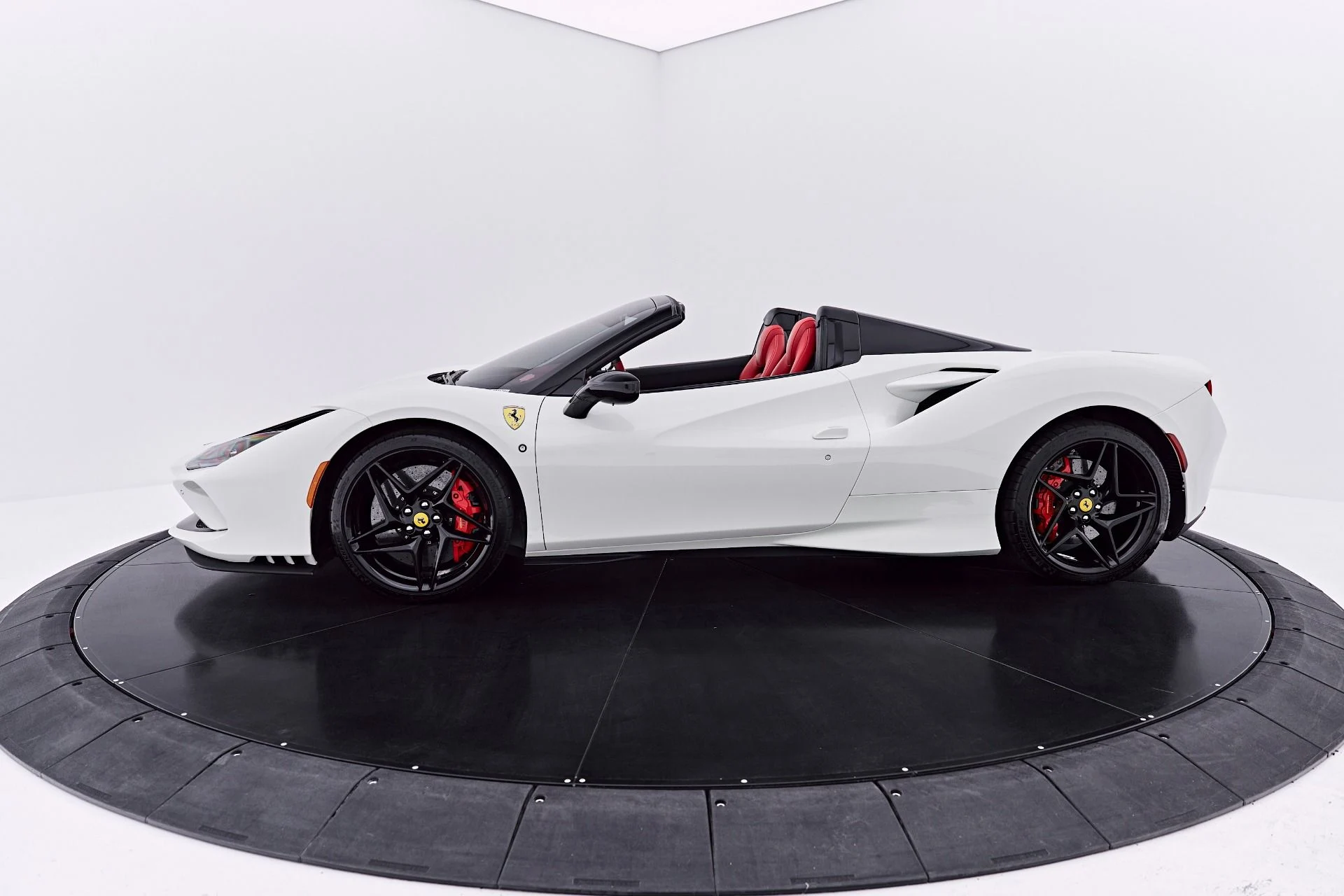 mph017_3149391955_Used_2022_Ferrari_F8_Spider_Base_1784162246_3fc4d32fbf