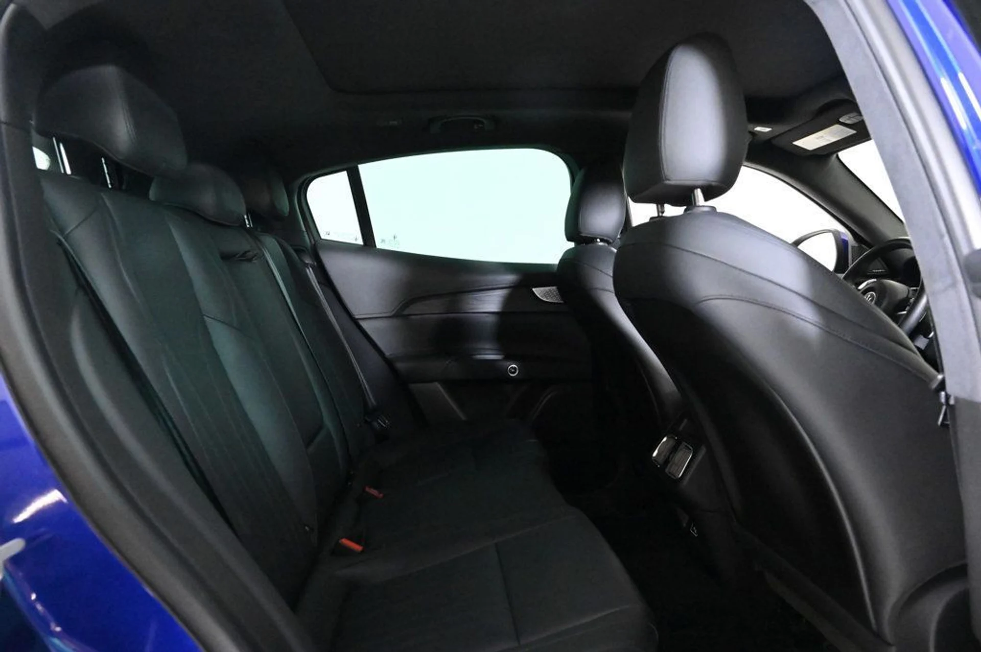 mph017_3149463433_used_2023_maserati_grecale_modena_11350_22935036_17_1024_d8316bf255