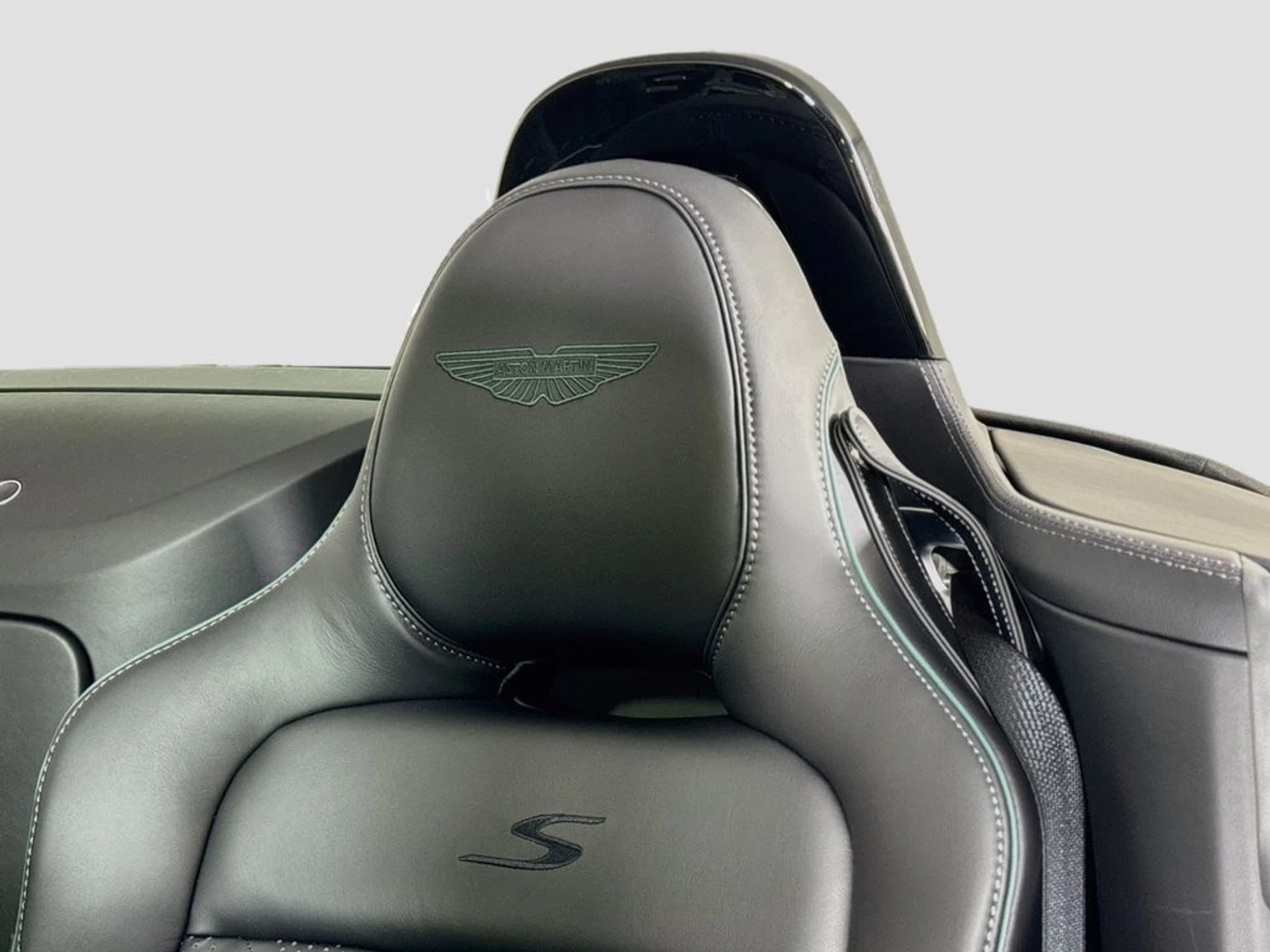 mph017_3150789102_new_2026_aston_martin_vantage_sroadster_11350_23064994_18_1024_129a606b6a